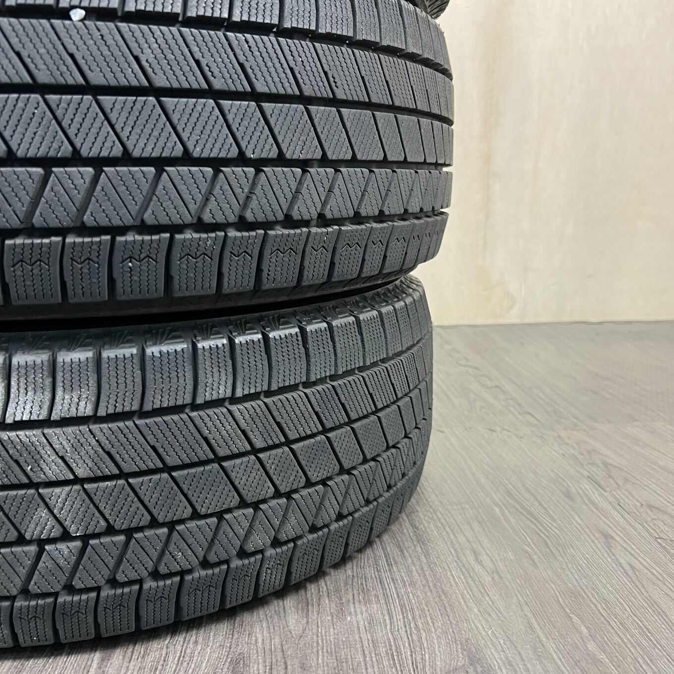 タイヤのみ]スタッドレスタイヤ 195/55R16 BRIDGESTONE BLIZZAK VRX3 4