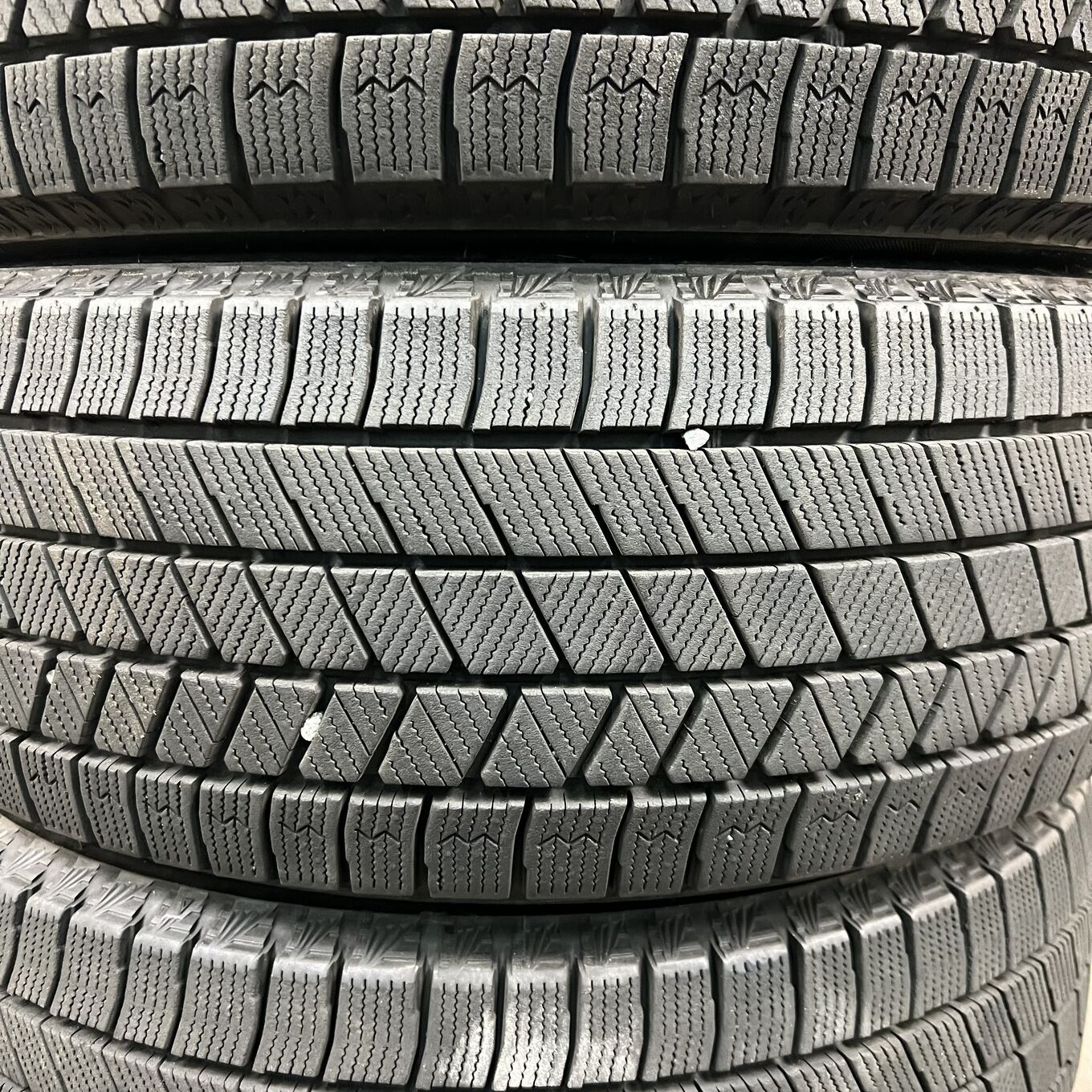 タイヤのみ]スタッドレスタイヤ 195/55R16 BRIDGESTONE BLIZZAK VRX3 4