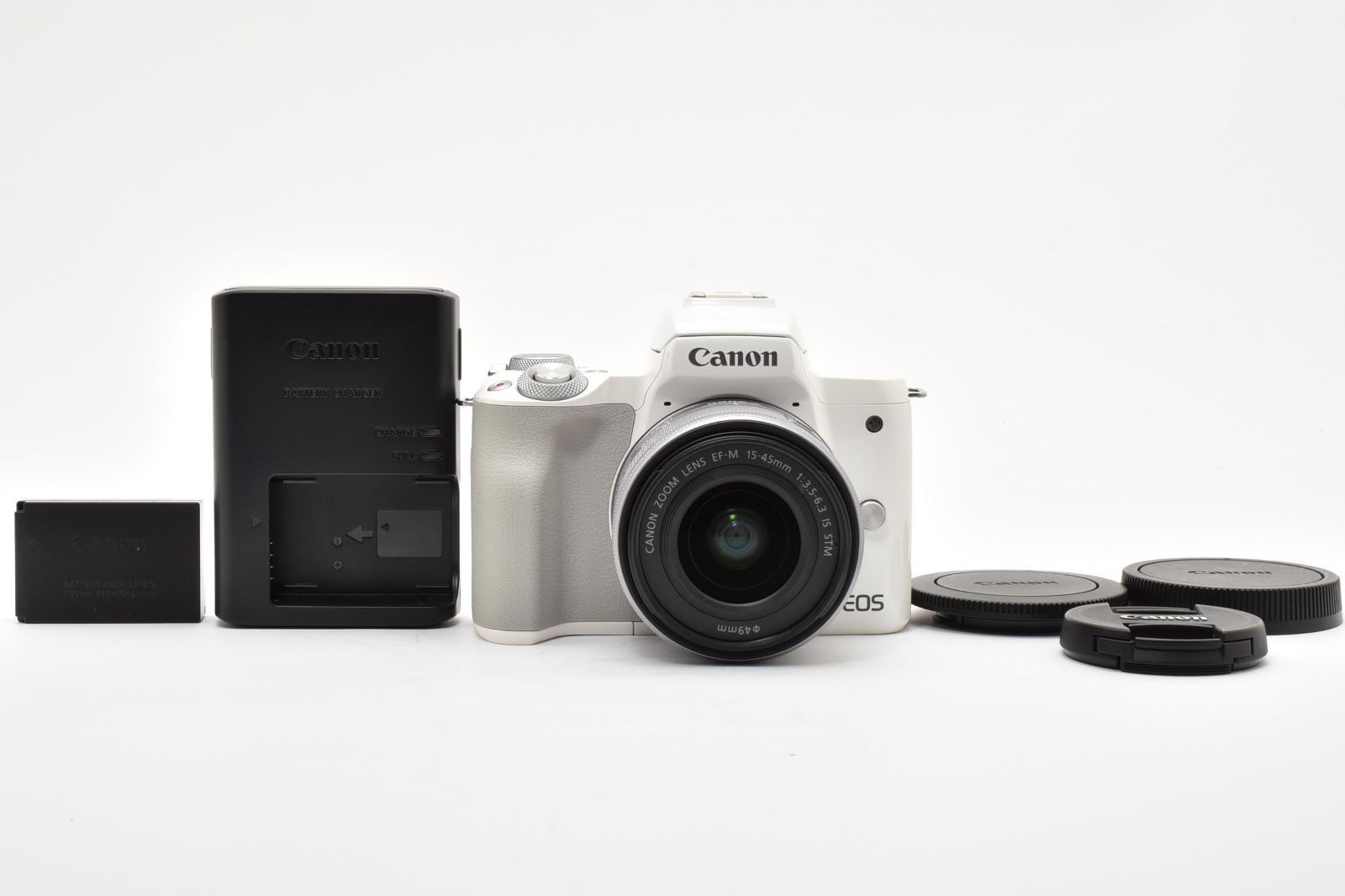 【返品保証】★極上品★キヤノン Canon EOS Kiss M レンズキット 15-45mm ホワイト《ショット数1,000回未満》★ L648#8057