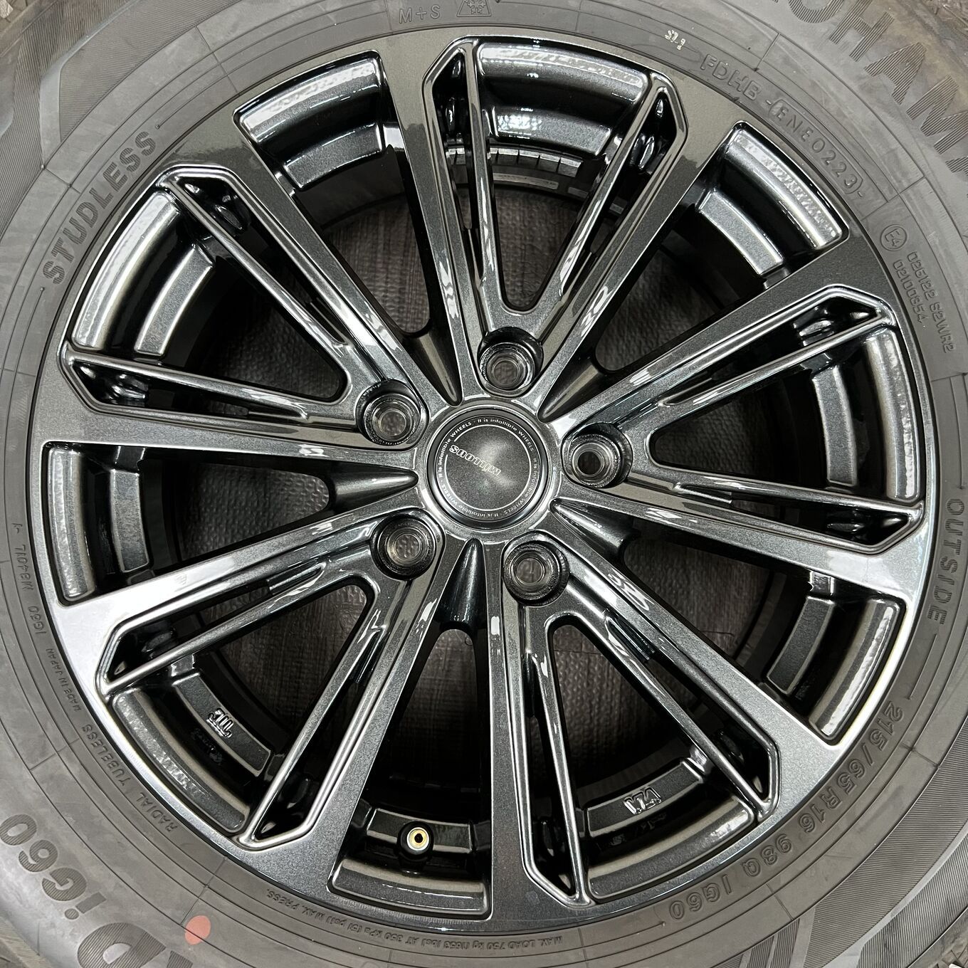 セット]MILLOUS 16インチ + YOKOHAMA スタッドレスタイヤ 215/65R16