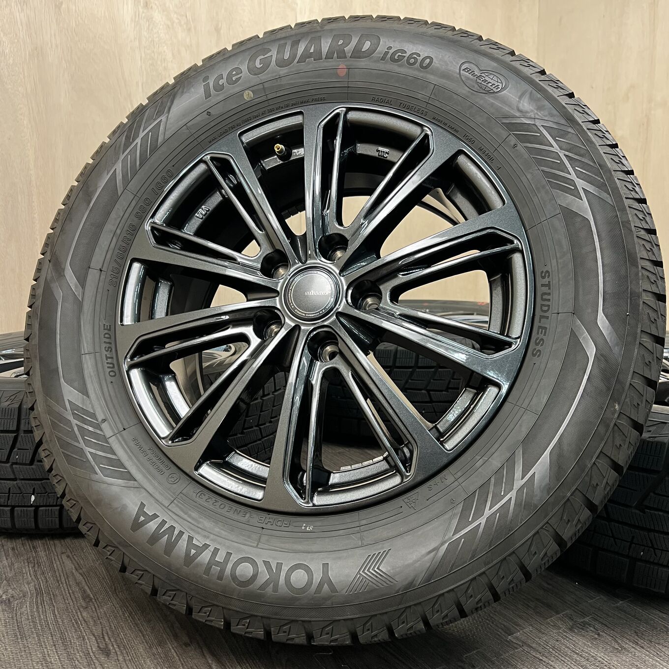 [美品] Milouse 16インチ 215/65R16 セット]MILLOUS 16インチ + YOKOHAMA スタッドレスタイヤ 215/65R16