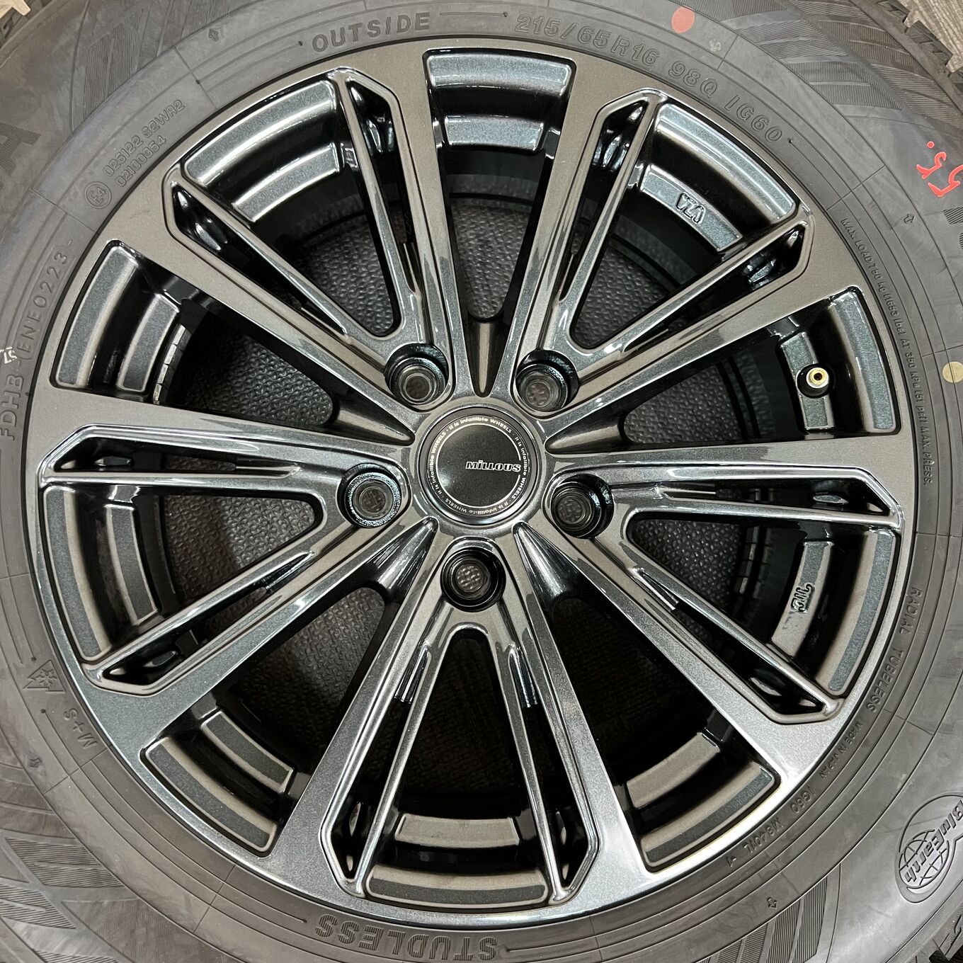 セット]MILLOUS 16インチ + YOKOHAMA スタッドレスタイヤ 215/65R16