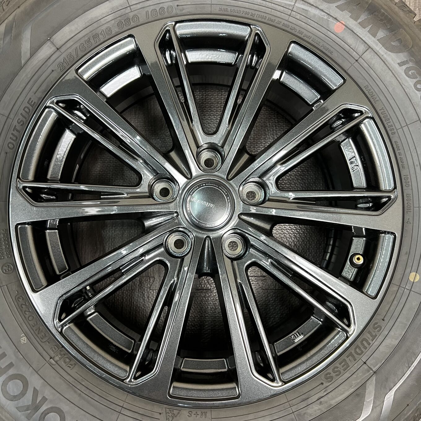 セット]MILLOUS 16インチ + YOKOHAMA スタッドレスタイヤ 215/65R16