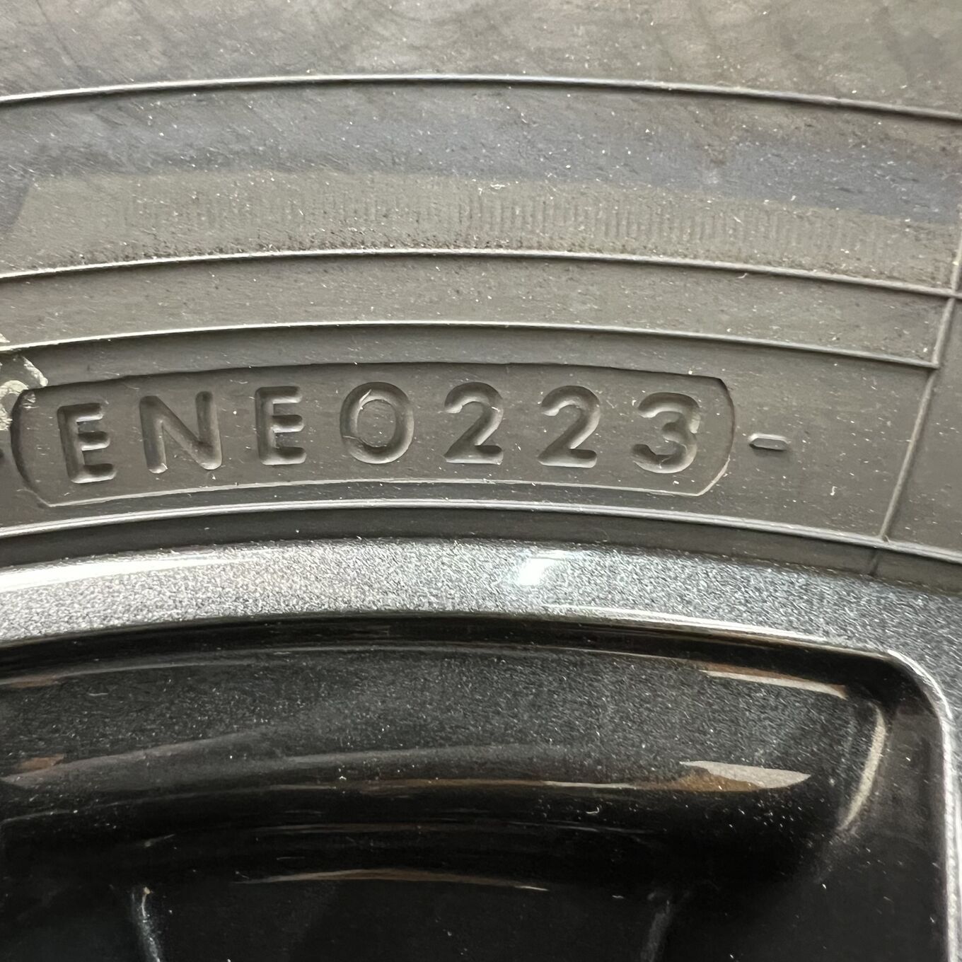 セット]MILLOUS 16インチ + YOKOHAMA スタッドレスタイヤ 215/65R16 