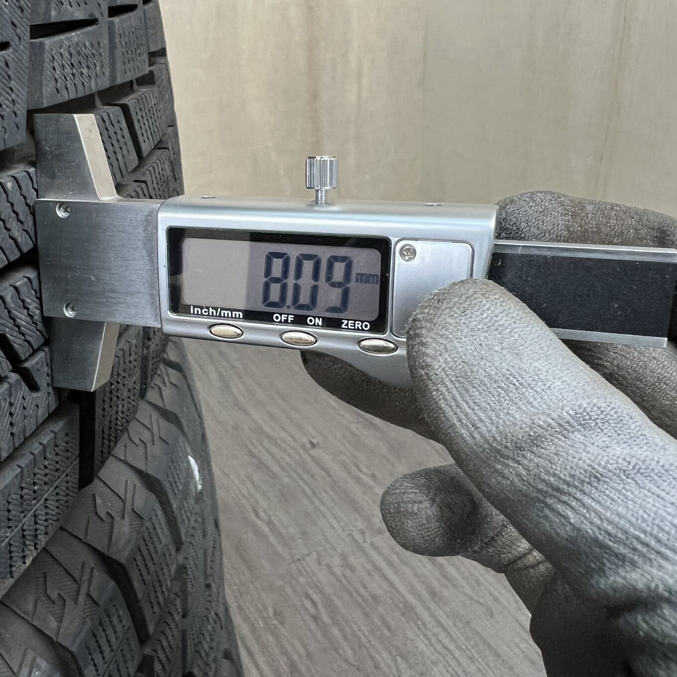 セット]MILLOUS 16インチ + YOKOHAMA スタッドレスタイヤ 215/65R16 