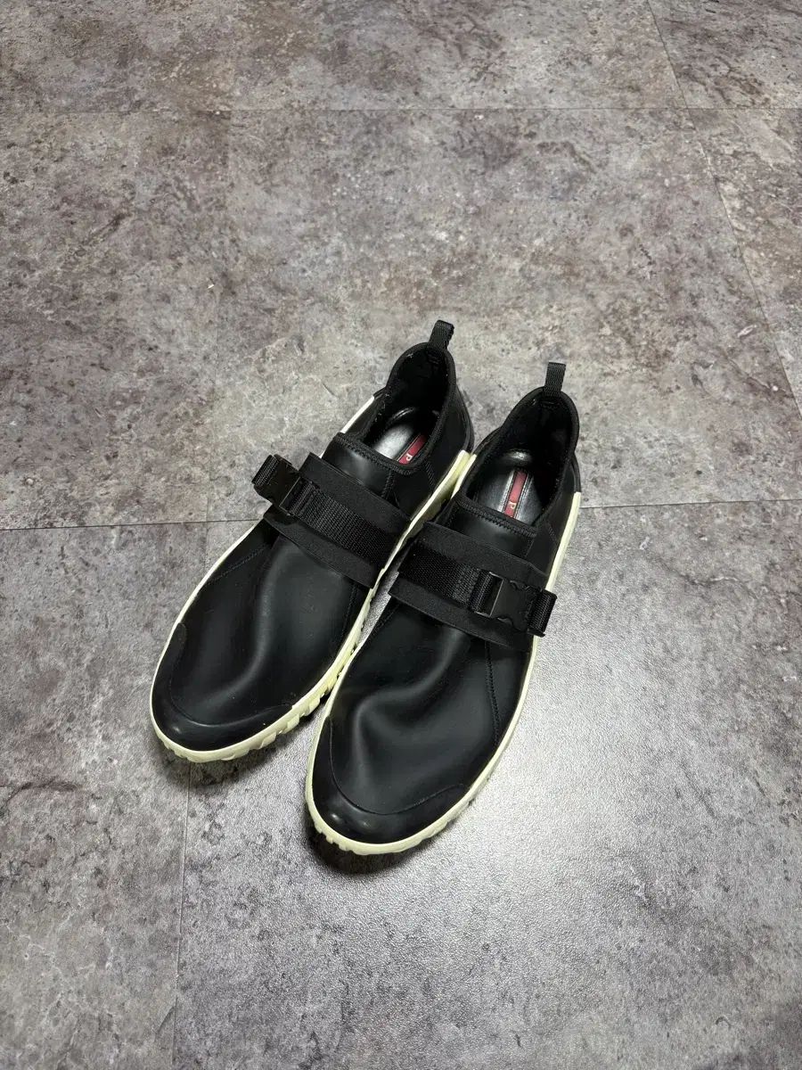 PRADA リーネアロッサ スニーカー 280