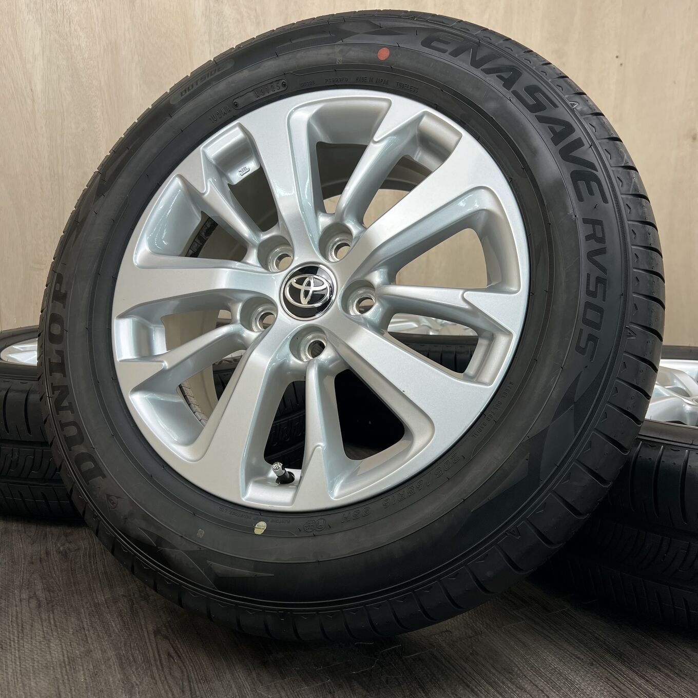 [セット]TOYOTA 16インチ + DUNLOP サマータイヤ 205/65R16 #573S40925