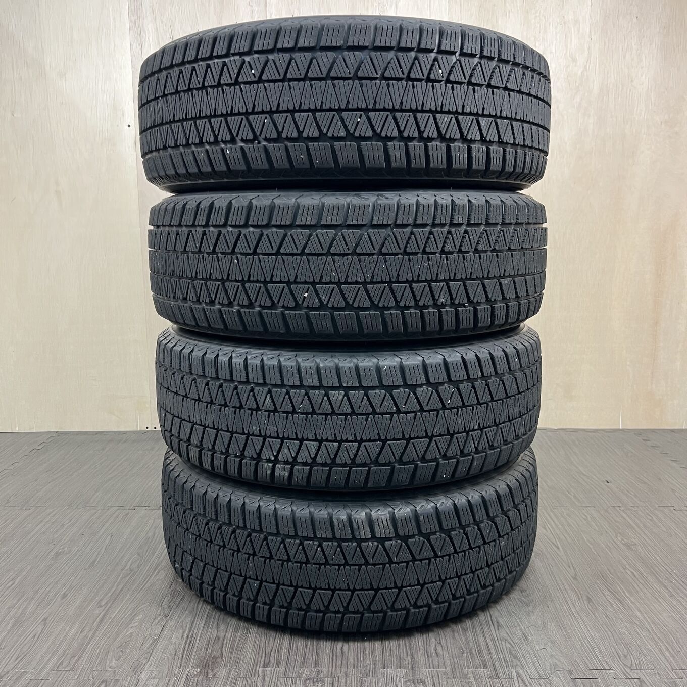 [タイヤのみ]スタッドレスタイヤ 225/60R18 BRIDGESTONE BLIZZAK DM-V3 4本セット #57T40426