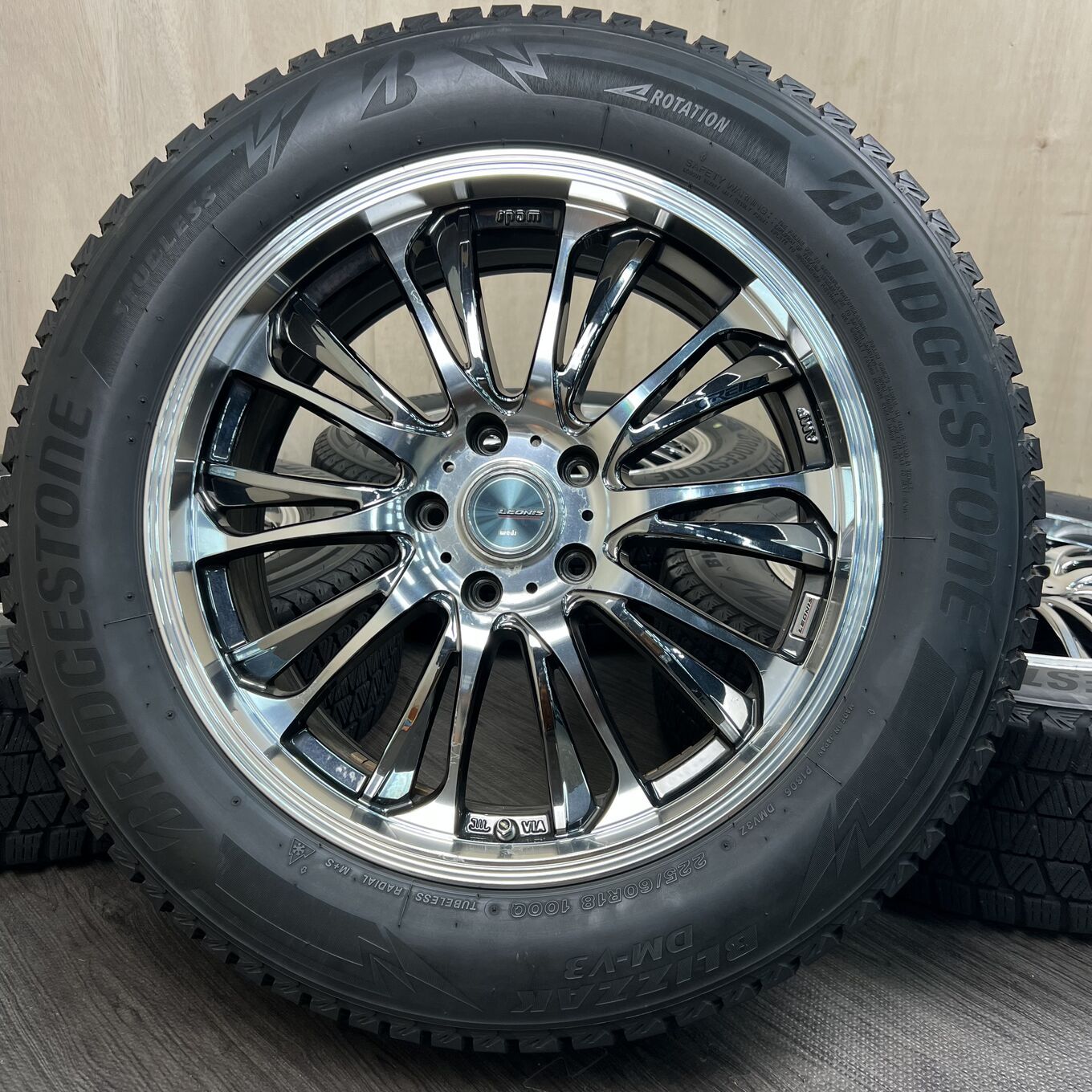 LEONIS GREILA 18インチ 225/60R18 スタッドレス ホイールのみ 