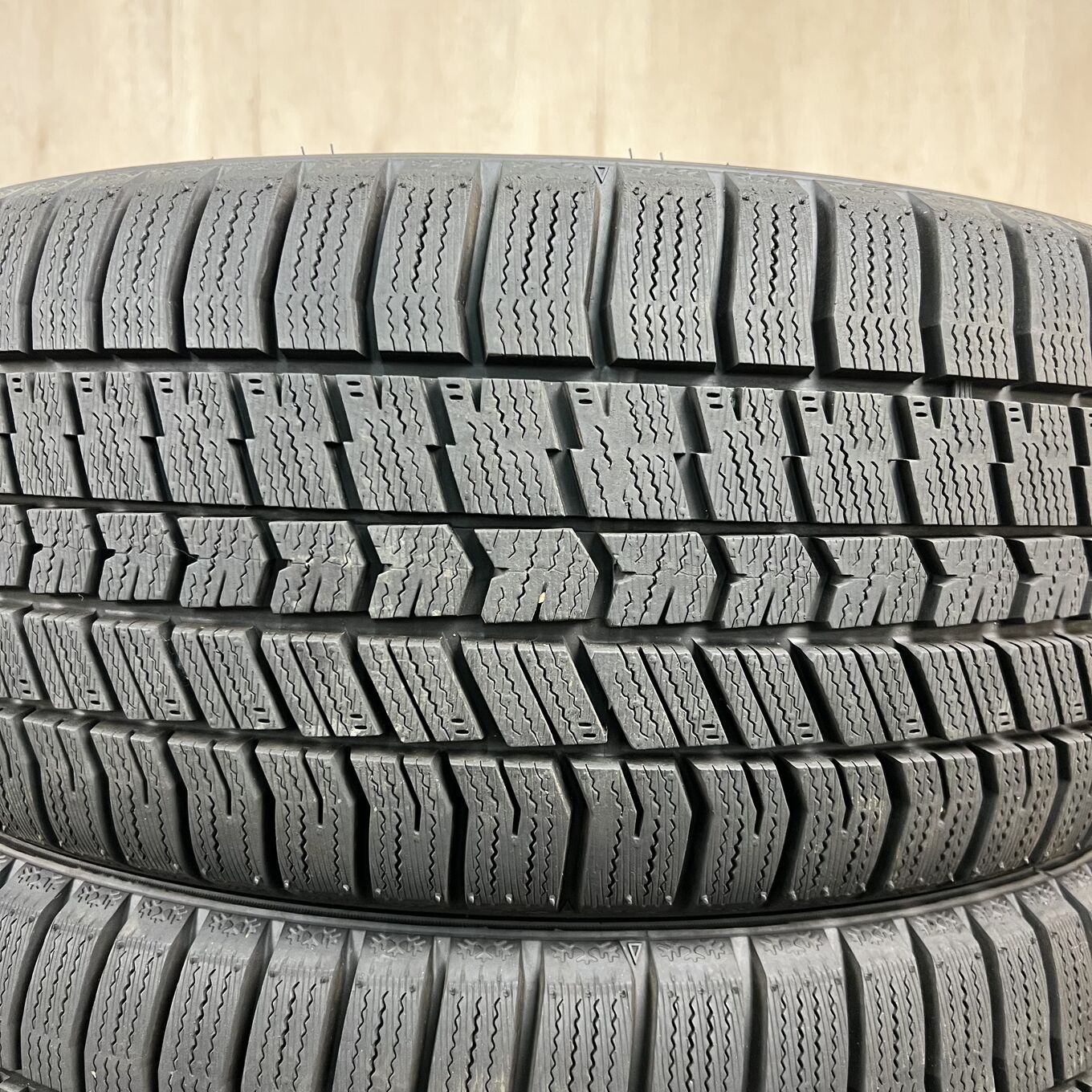 タイヤのみ]スタッドレスタイヤ 225/40R18 GOODYEAR ICE NAVI 8 4本