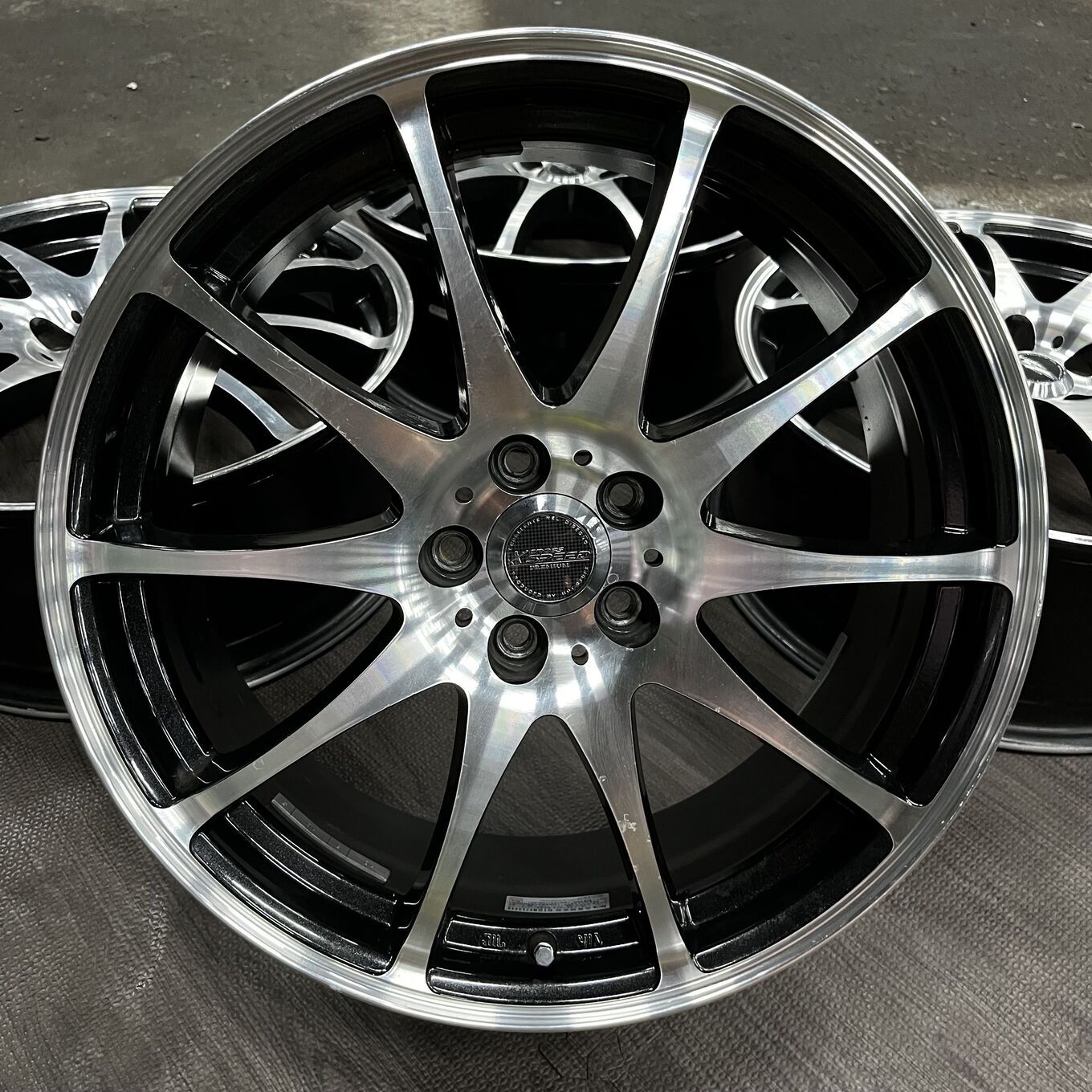 セット]CROSS 18インチ + YOKOHAMA スタッドレスタイヤ 225/40R18