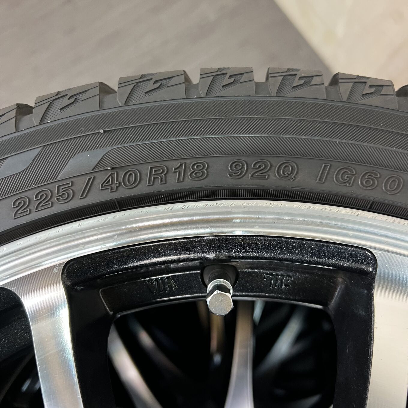 タイヤのみ]スタッドレスタイヤ 225/40R18 YOKOHAMA ICE GUARD IG70 4 