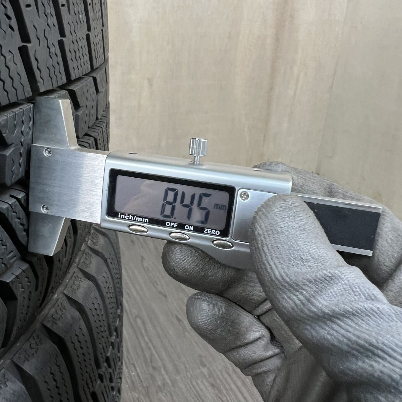 GOODYEAR ICE NAVISUV18インチスタッドレスタイヤ 4本セット タイヤのみ]スタッドレスタイヤ 225/40R18 GOODYEAR ICE NAVI 8 4本