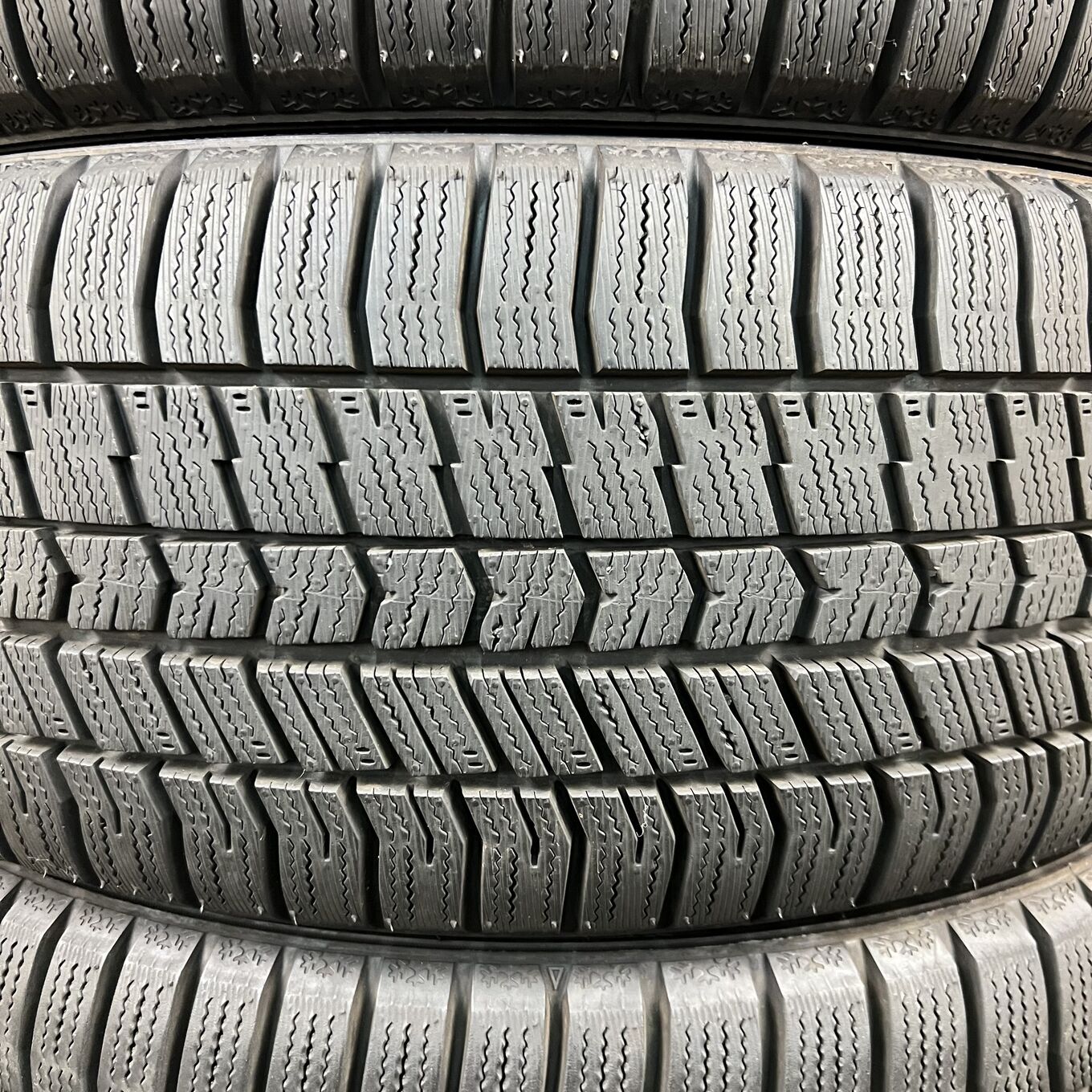 タイヤのみ]スタッドレスタイヤ 225/40R18 GOODYEAR ICE NAVI 8 4本