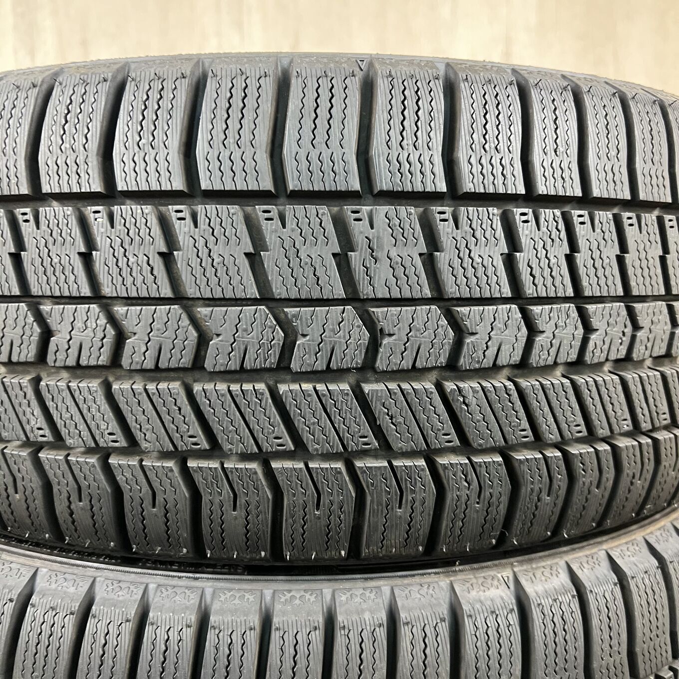 タイヤのみ]スタッドレスタイヤ 225/40R18 GOODYEAR ICE NAVI 8 4本