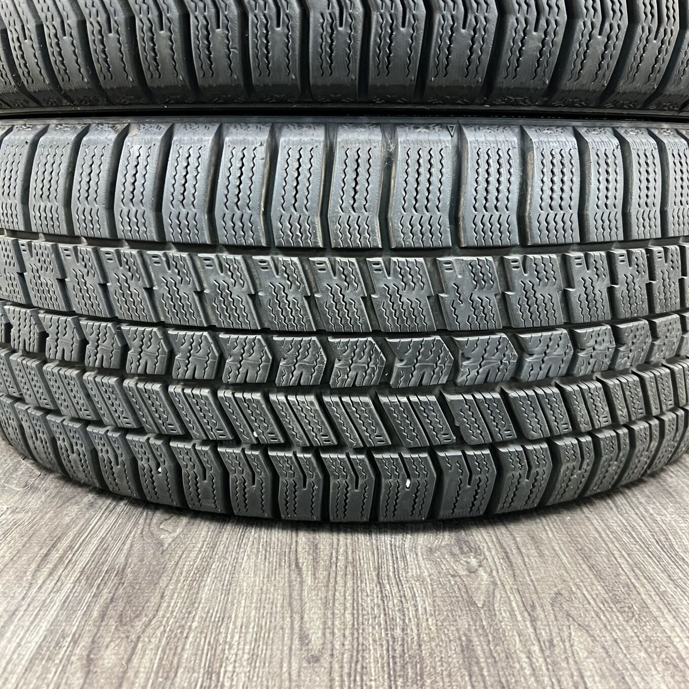 タイヤのみ]スタッドレスタイヤ 225/40R18 GOODYEAR ICE NAVI 8 4本