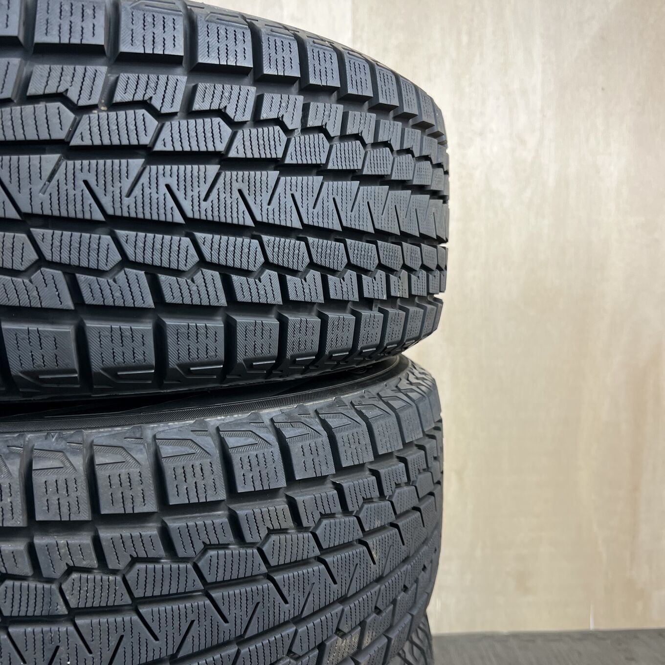 タイヤのみ]スタッドレスタイヤ 235/60R18 YOKOHAMA ICE GUARD G075 4 