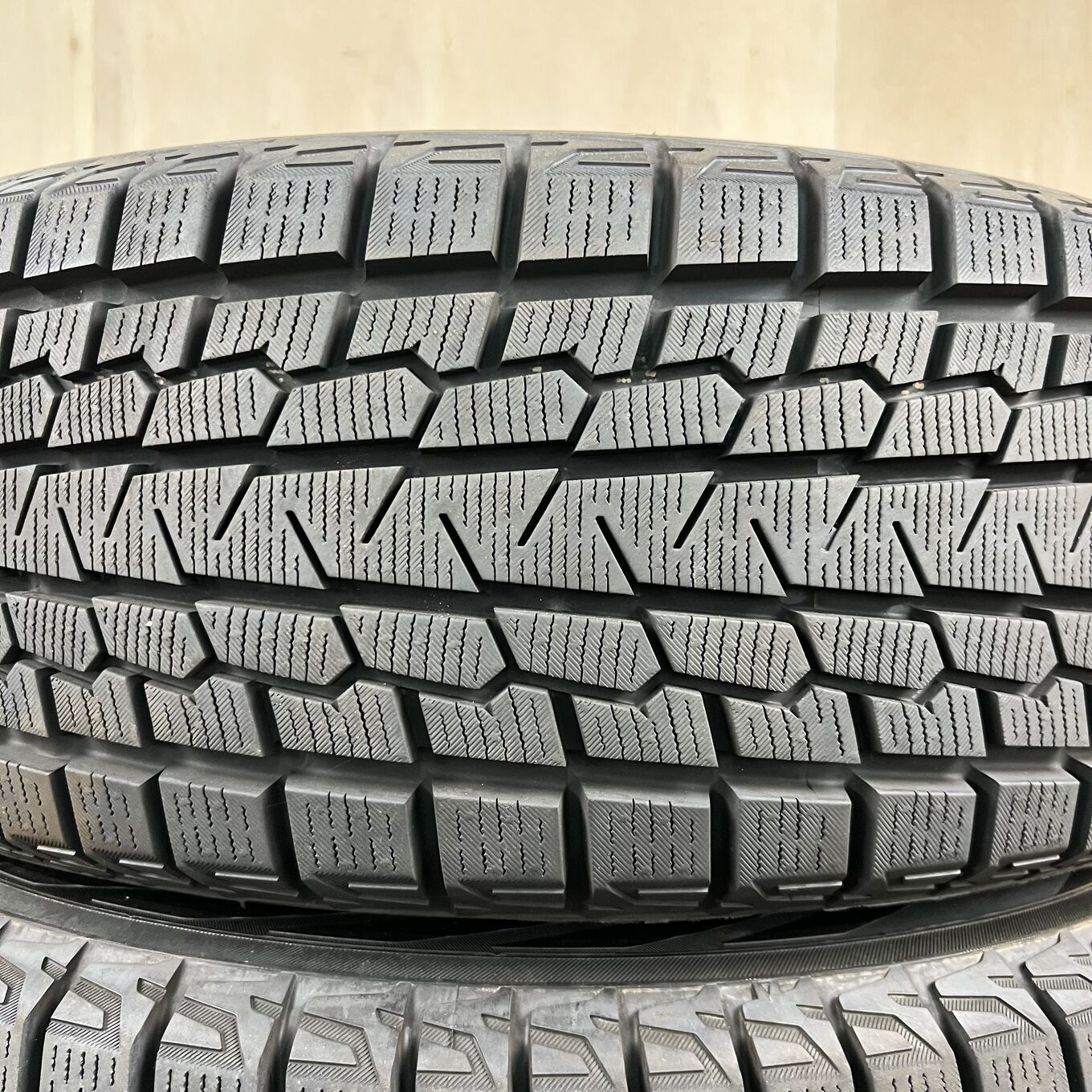 タイヤのみ]スタッドレスタイヤ 235/60R18 YOKOHAMA ICE GUARD G075 4 