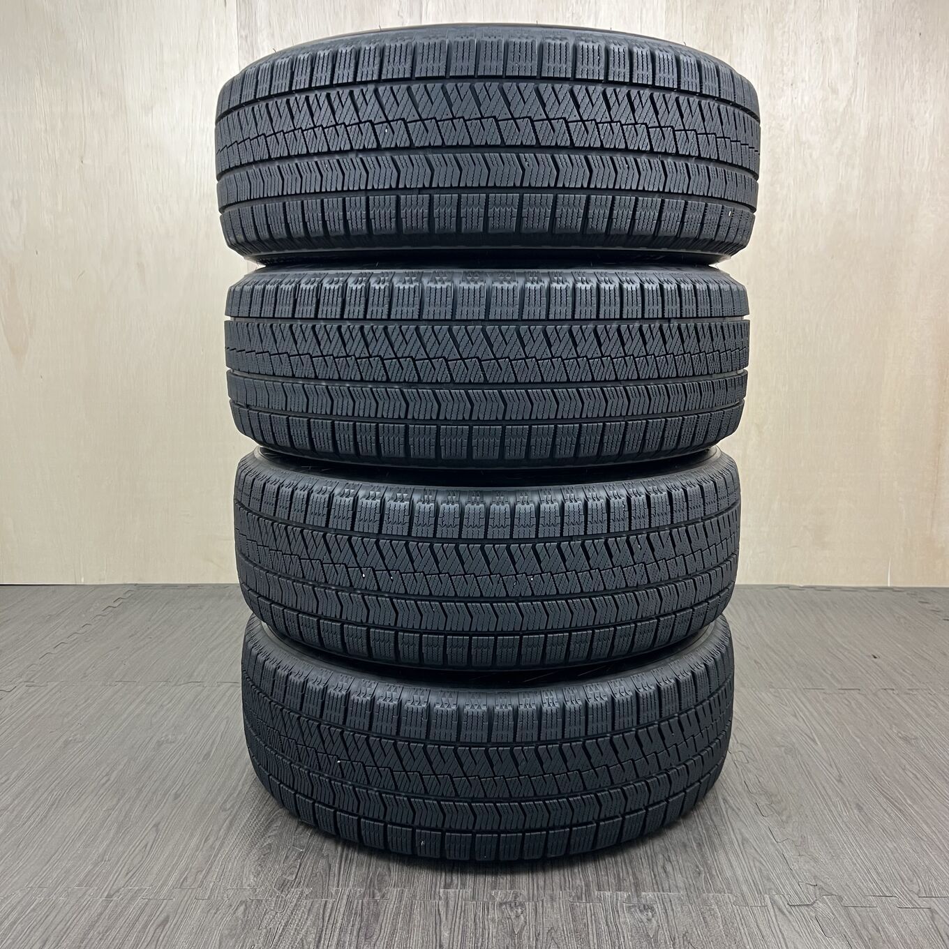 [タイヤのみ]スタッドレスタイヤ 225/60R17 BRIDGESTONE BLIZZAK VRX2 4本セット #69T40426