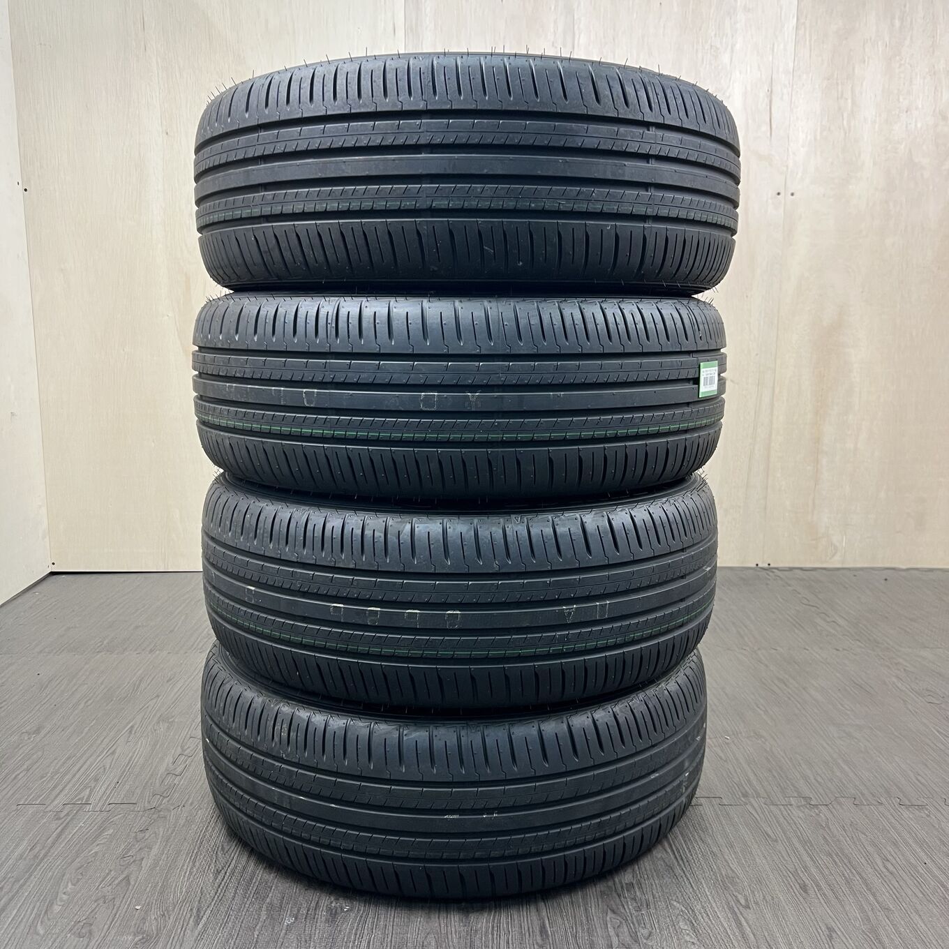 [タイヤのみ]サマータイヤ 215/50R18 DUNLOP ENASAVE EC300+ 4本セット #6T40426