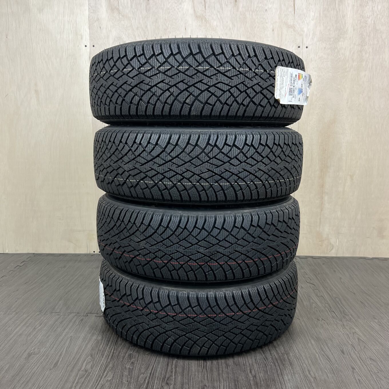 セット]WEDS 15インチ + NOKIAN スタッドレスタイヤ 185/65R15
