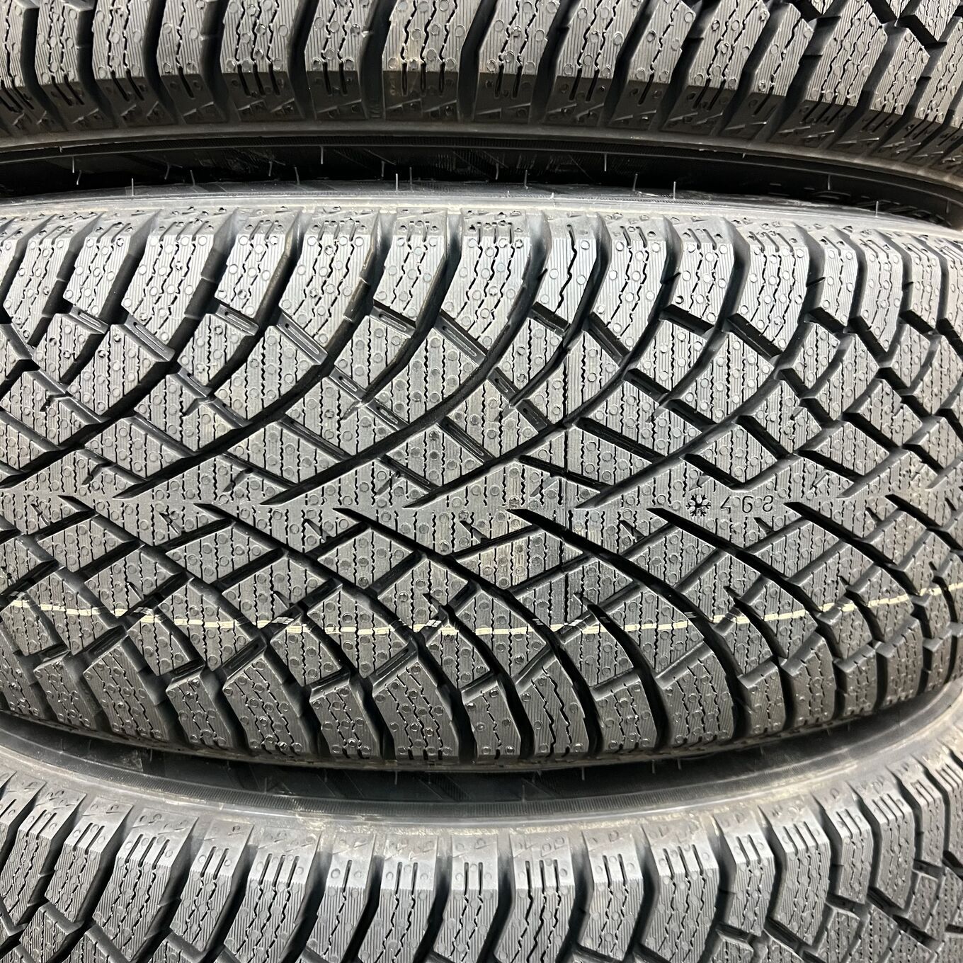 セット]WEDS 15インチ + NOKIAN スタッドレスタイヤ 185/65R15