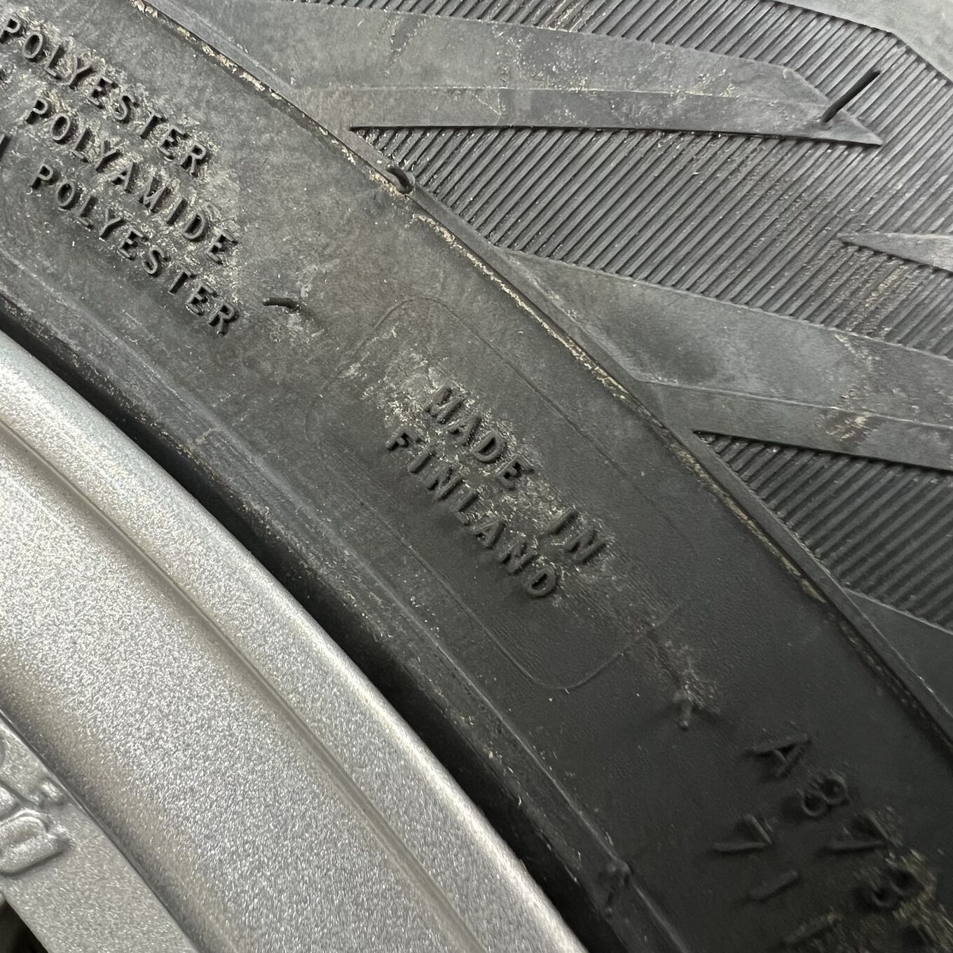 スタッドレスタイヤ　　15インチ セット]WEDS 15インチ + NOKIAN スタッドレスタイヤ 185/65R15