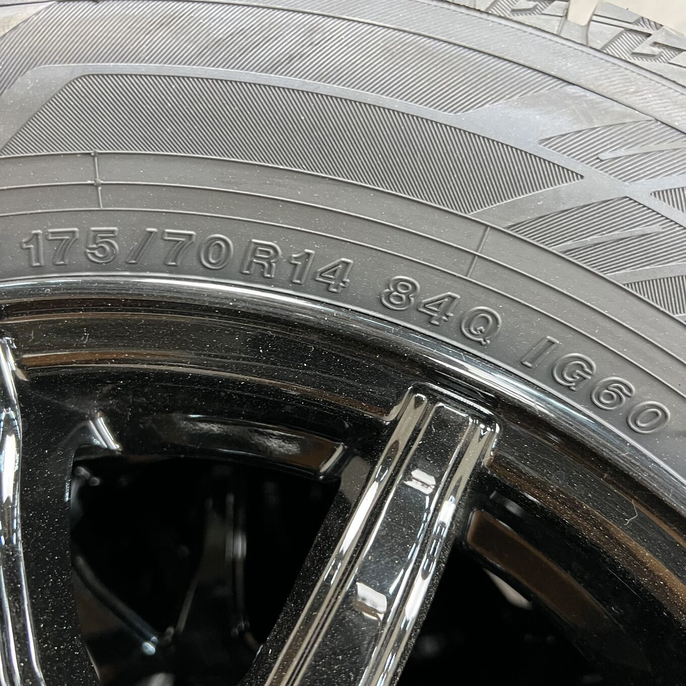 タイヤのみ]スタッドレスタイヤ 175/70R14 YOKOHAMA ICE GUARD IG60 4 