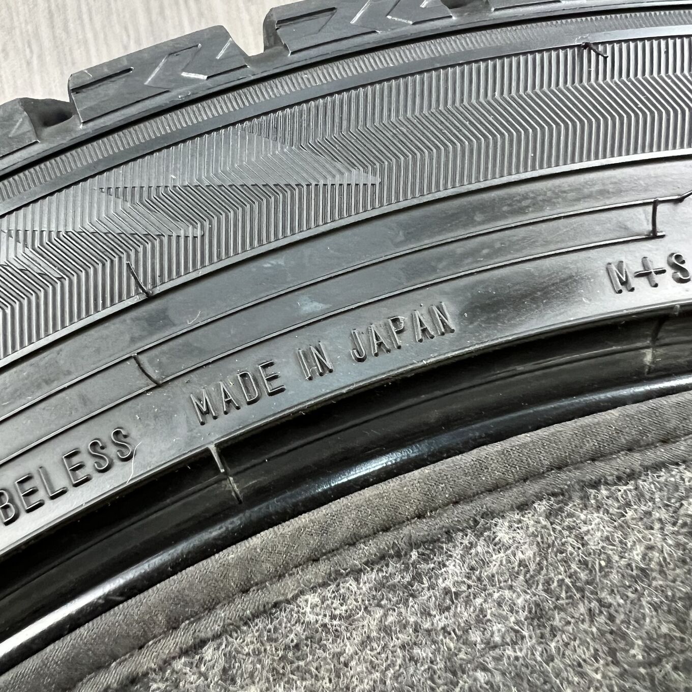 タイヤのみ]スタッドレスタイヤ 225/45R18 DUNLOP WINTERMAXX WM02 4本