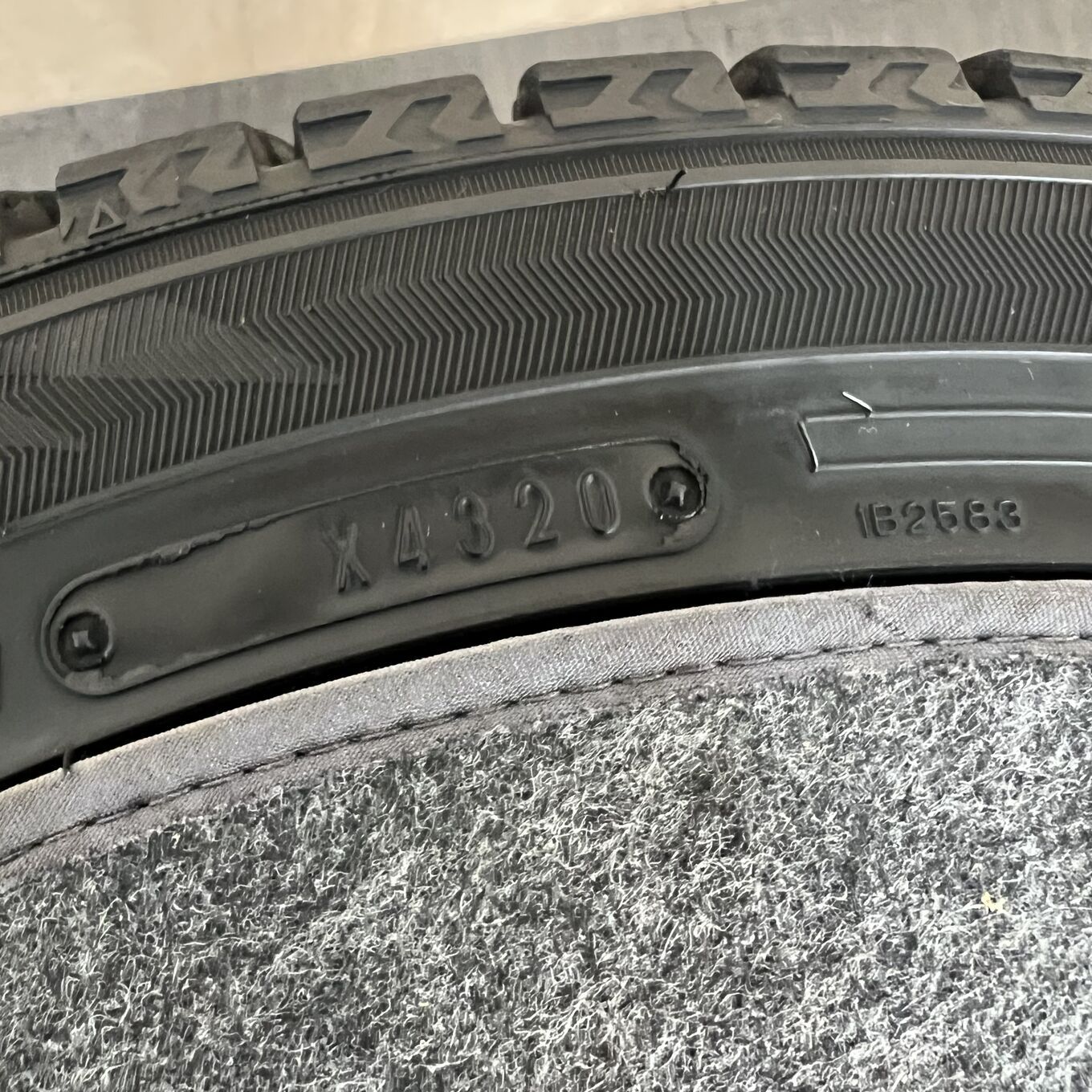 タイヤのみ]スタッドレスタイヤ 225/45R18 DUNLOP WINTERMAXX WM02 4本