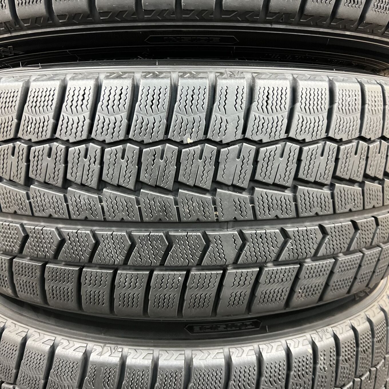タイヤのみ]スタッドレスタイヤ 225/45R18 DUNLOP WINTERMAXX WM02 4本 