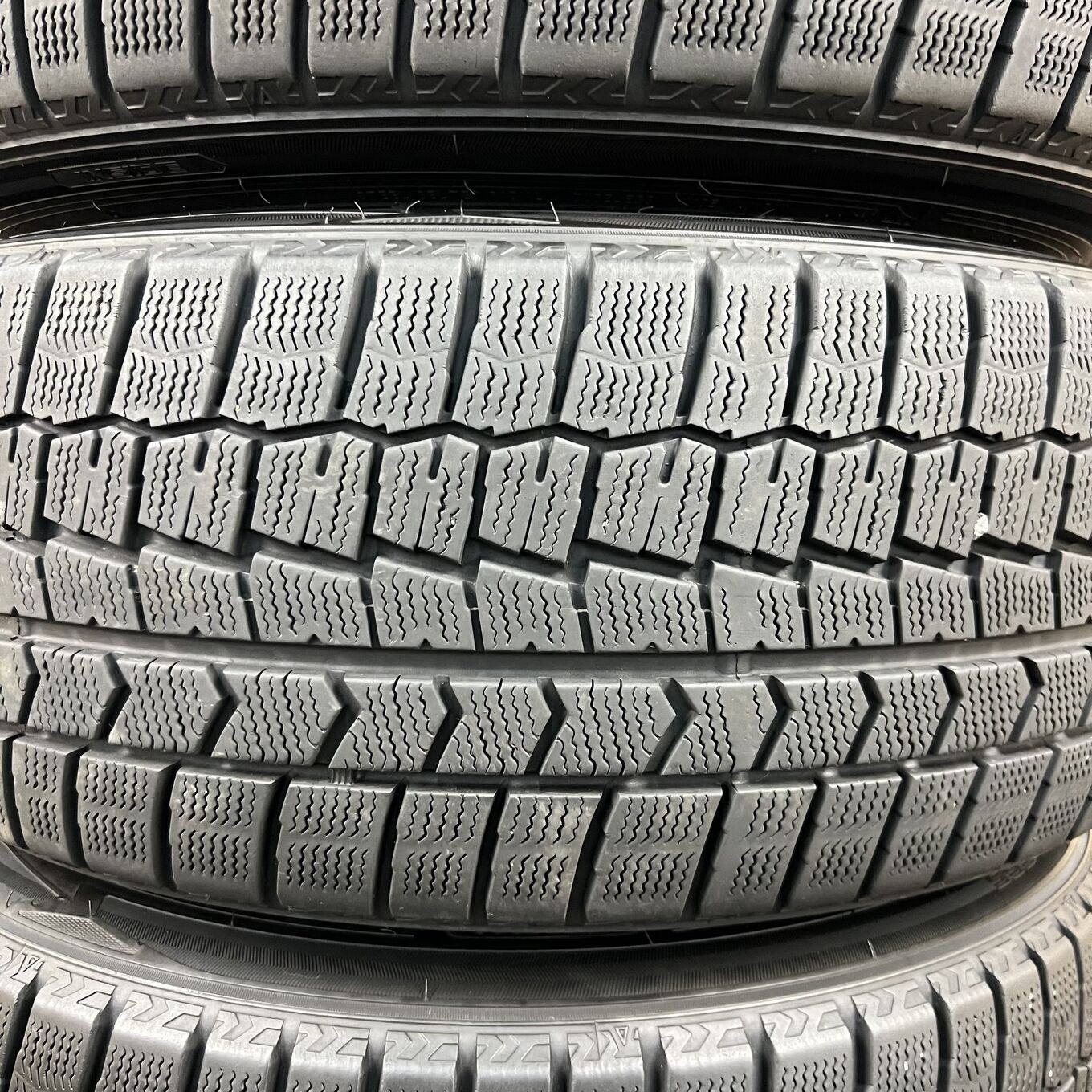タイヤのみ]スタッドレスタイヤ 225/45R18 DUNLOP WINTERMAXX WM02 4本 