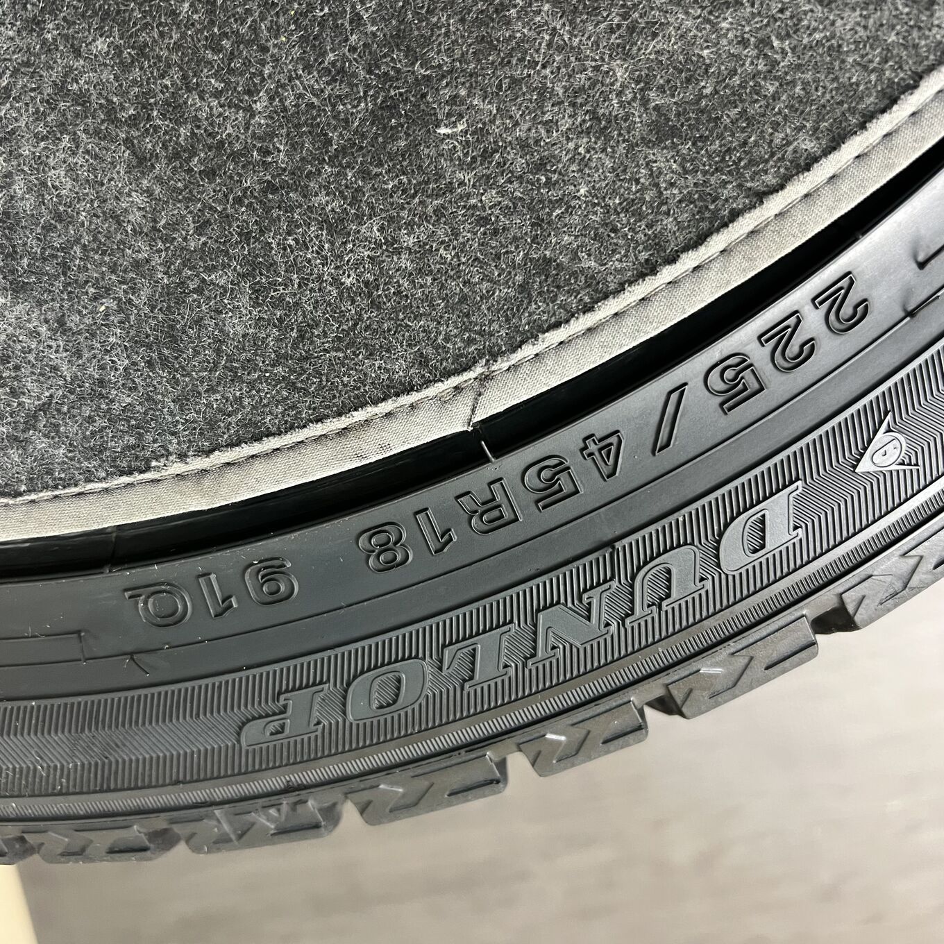 タイヤのみ]スタッドレスタイヤ 225/45R18 DUNLOP WINTERMAXX WM02 4本 