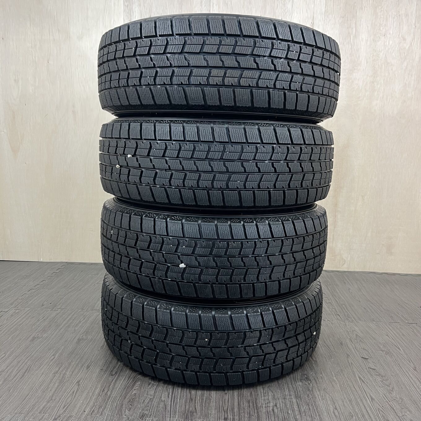 GOODYEAR ICENAVI 6 215/65R16 16インチ スタッドレス 4本 2017年製 バリ溝 アルファード エルグランド RVR等　(TE557) クレジットカード QR決済可能 タイヤのみ]スタッドレスタイヤ 215/65R16 GOODYEAR ICE NAVI 7 4本