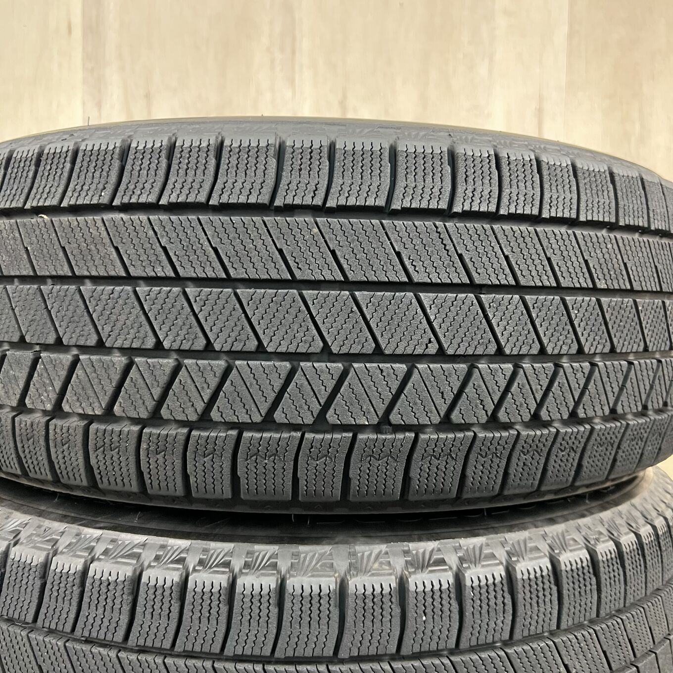 タイヤのみ]スタッドレスタイヤ 215/60R16 BRIDGESTONE BLIZZAK VRX3 4