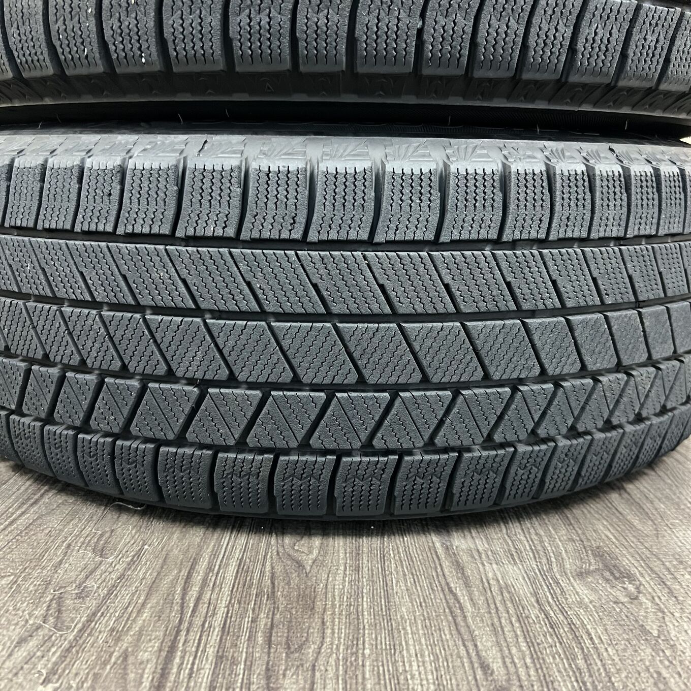 タイヤのみ]スタッドレスタイヤ 215/60R16 BRIDGESTONE BLIZZAK VRX3 4 