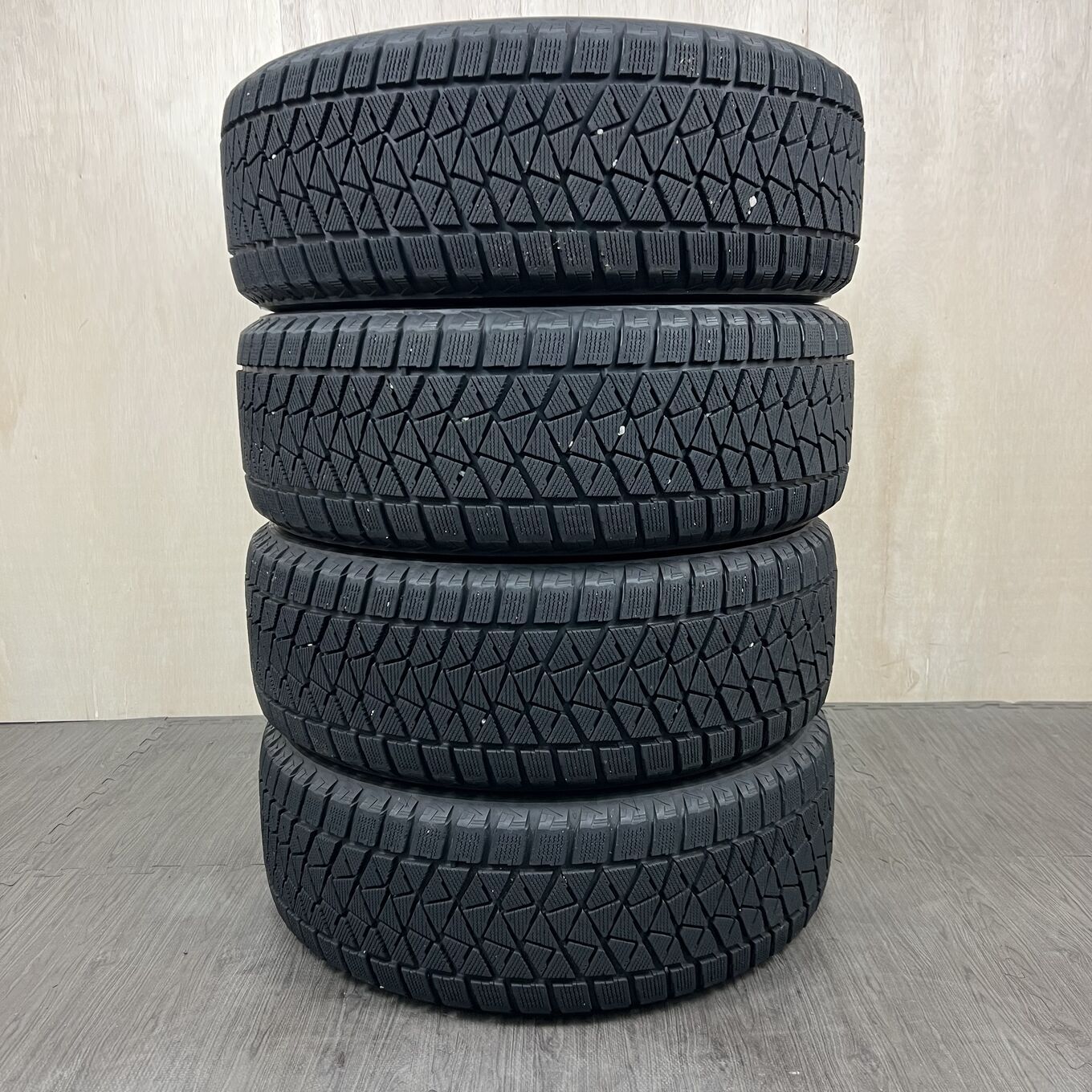 緒*彦様 中古　225/55R18 スタッドレス　4本 タイヤのみ]スタッドレスタイヤ 225/55R18 BRIDGESTONE 4本セット