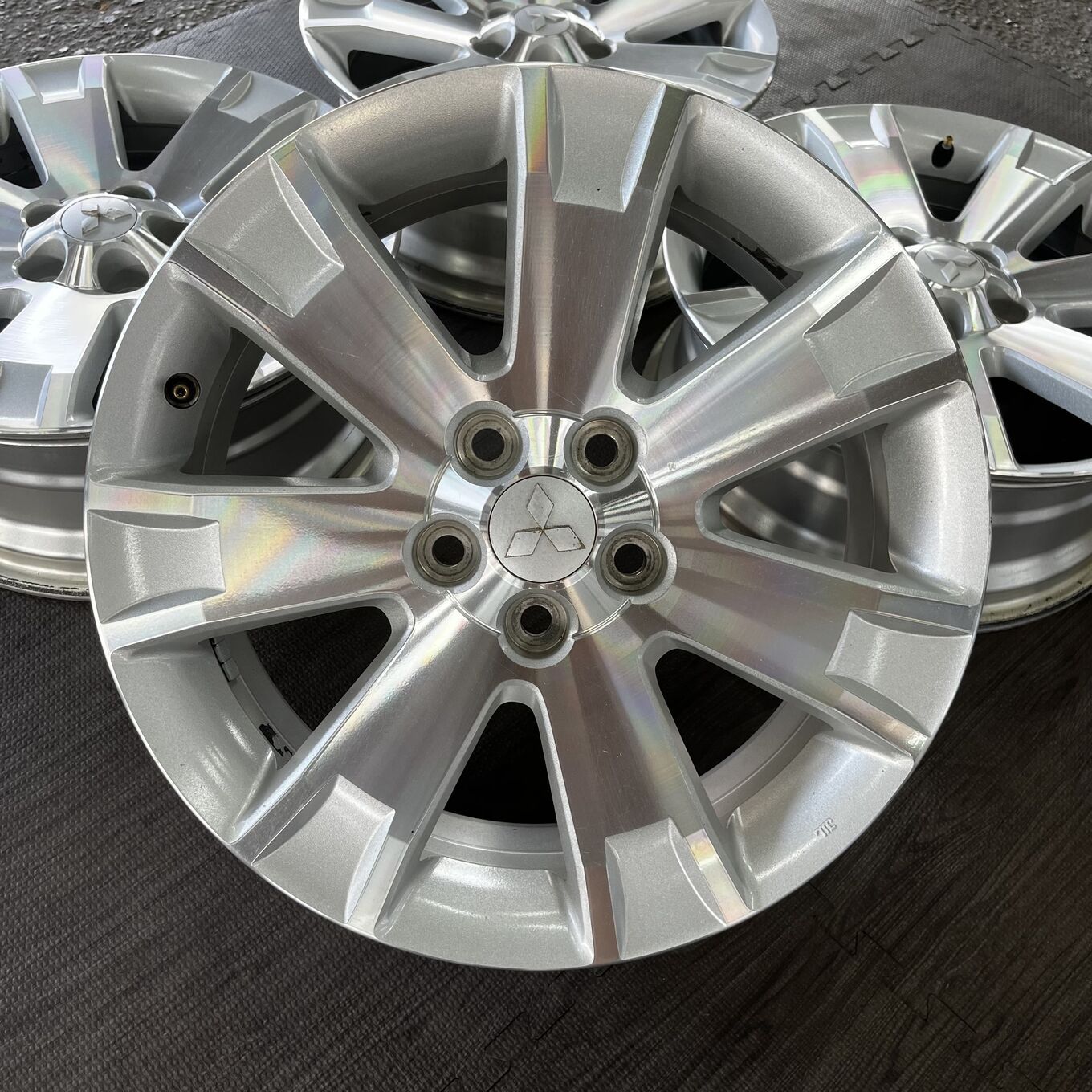 [セット]MITSUBISHI 18インチ + BRIDGESTONE スタッドレスタイヤ 225/55R18 #894S40325