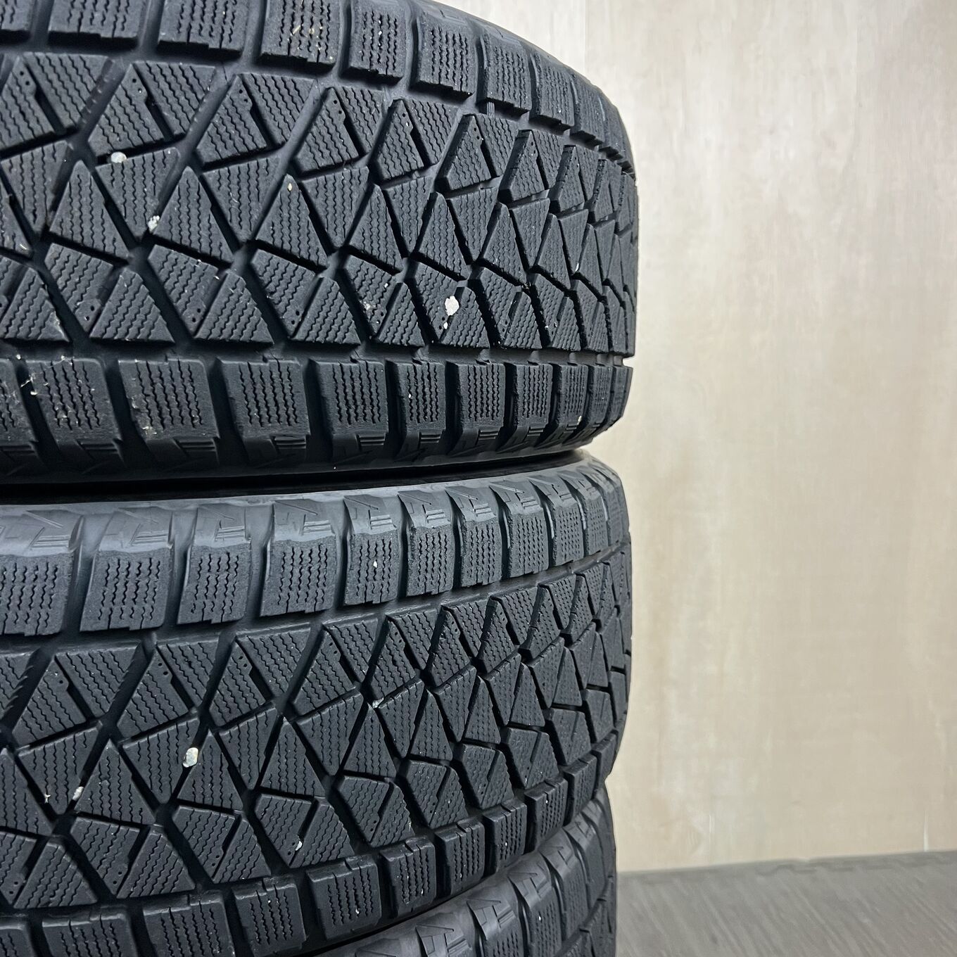 タイヤのみ]スタッドレスタイヤ 225/55R18 BRIDGESTONE 4本セット