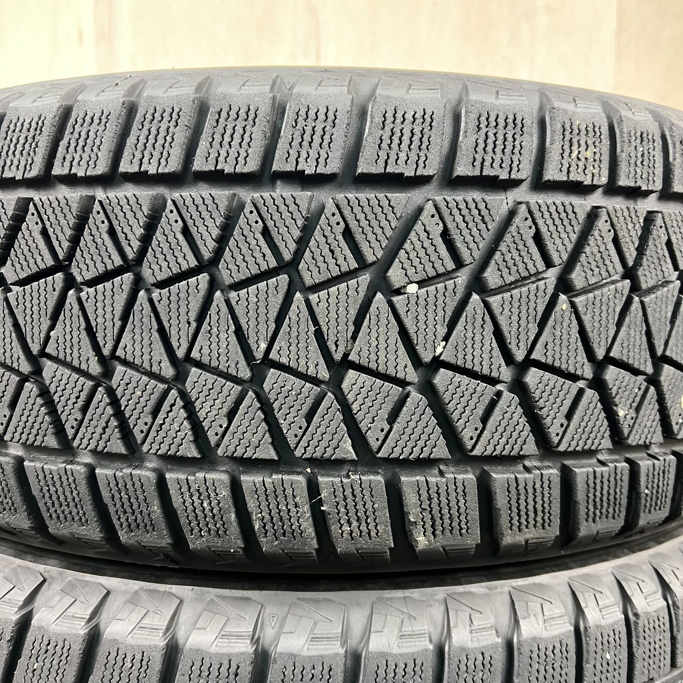 タイヤのみ]スタッドレスタイヤ 225/55R18 BRIDGESTONE 4本セット