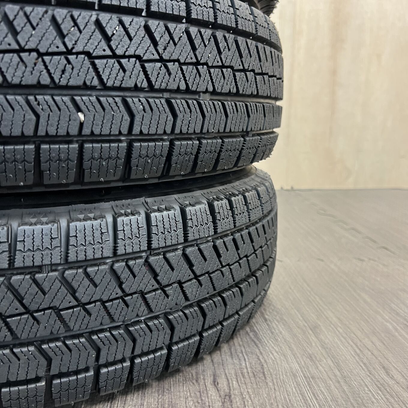 タイヤのみ]スタッドレスタイヤ 155/70R13 BRIDGESTONE BLIZZAK VRX2 4