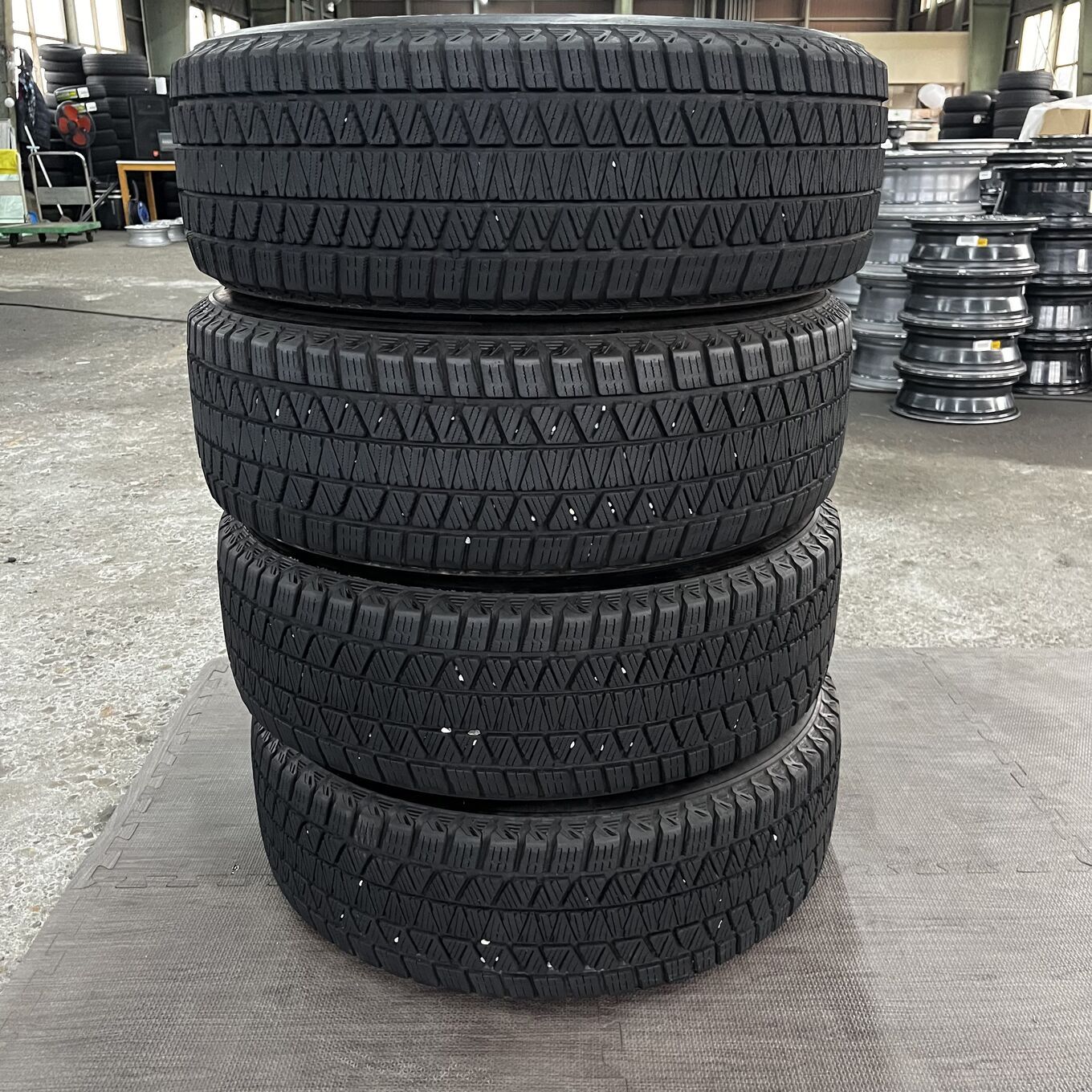 車 BLIZZAK DM-V3スタッドレスタイヤ 225/65R17 4本セット