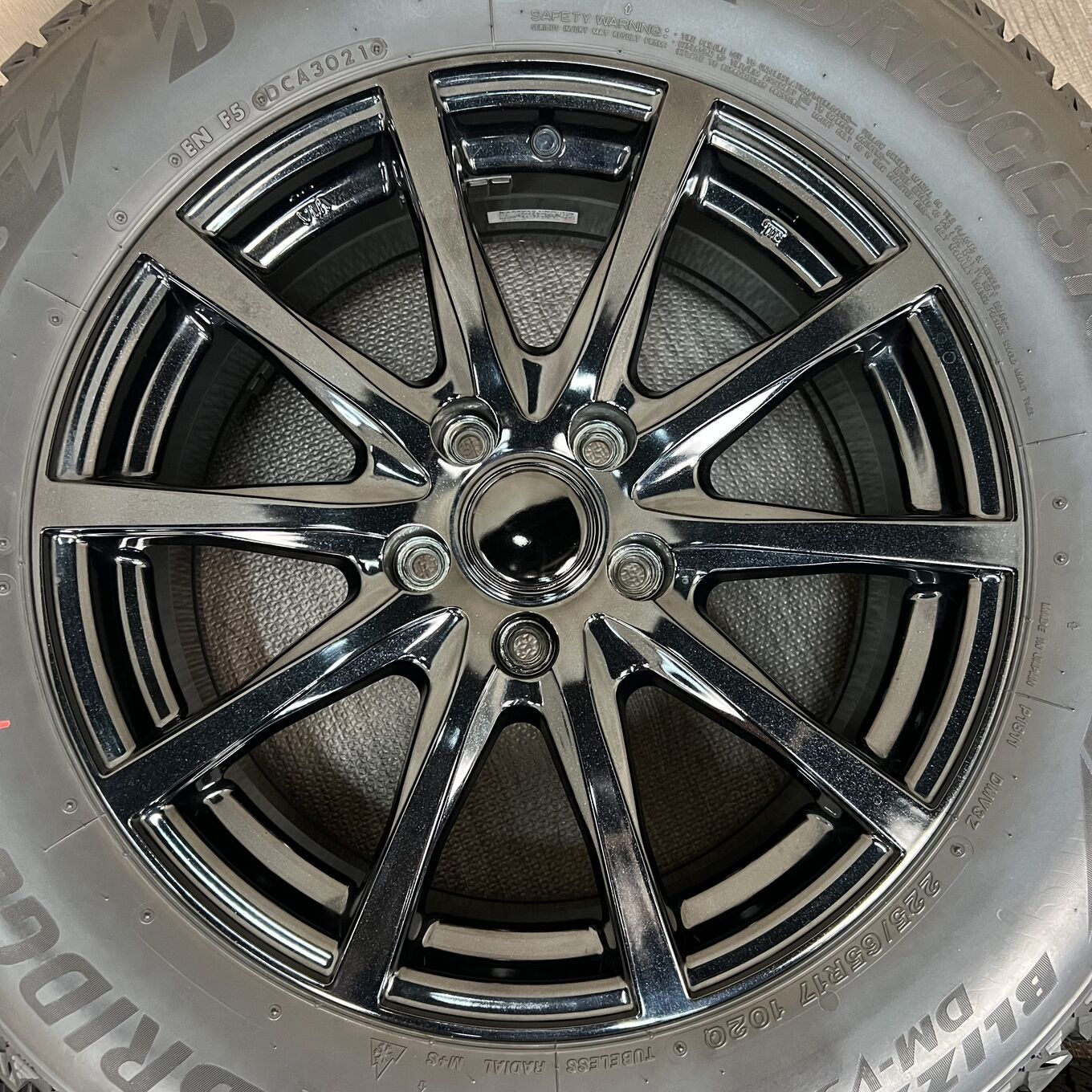 セット]WEDS 17インチ + BRIDGESTONE スタッドレスタイヤ 225/65R17
