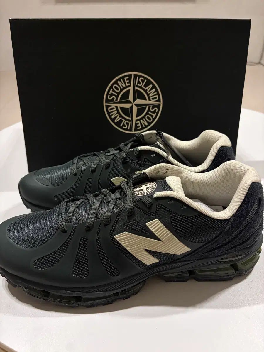 ストーンアイランド ニューバランス 285