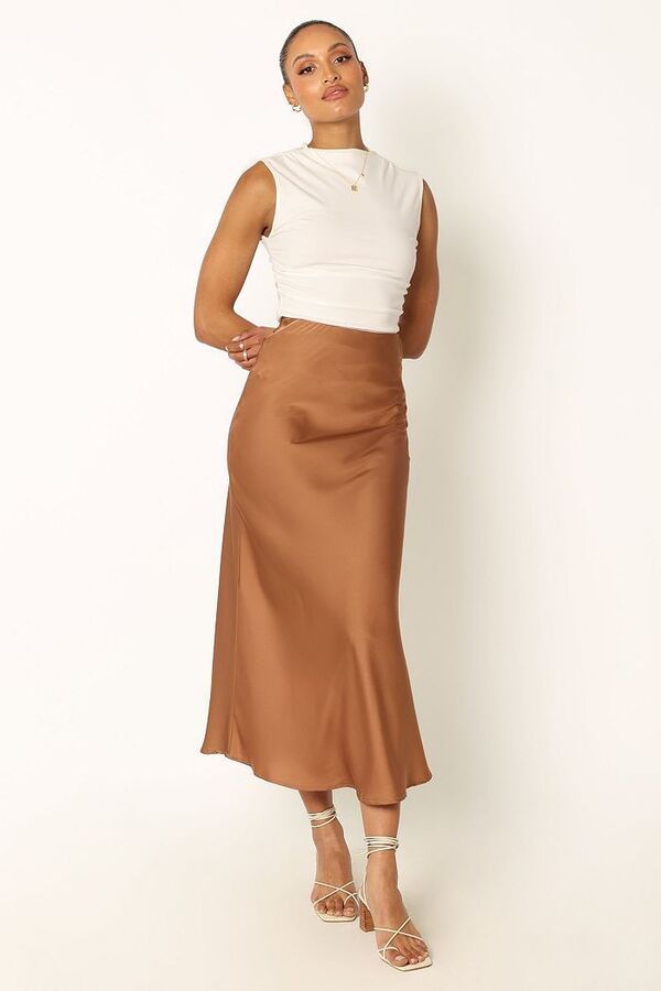 Petal and Pup レディース ボトムス スカート ミディ サテン Petal and Pup Nellie Satin Midi Skirt Bronze