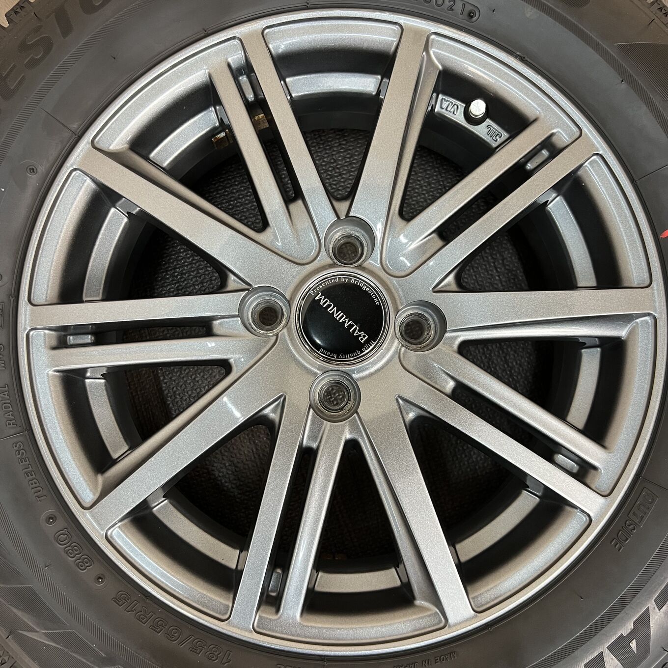 セット]BRIDGESTONE 15インチ + BRIDGESTONE スタッドレスタイヤ 185
