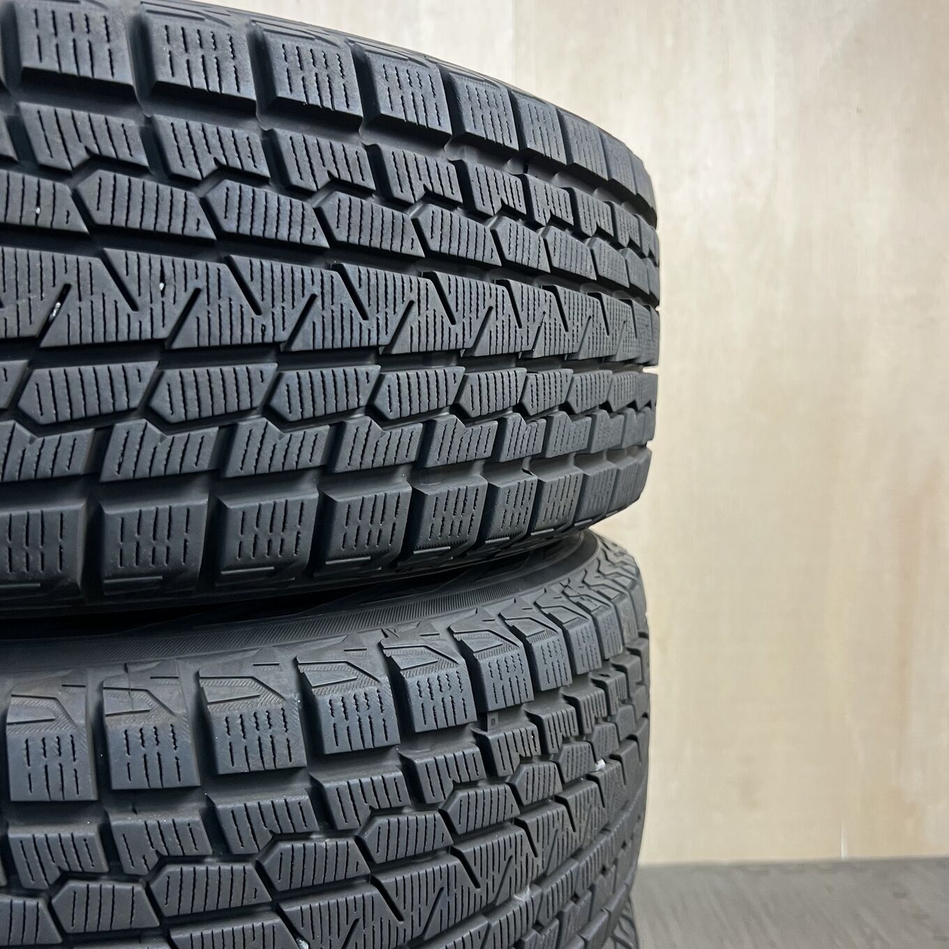 タイヤのみ]スタッドレスタイヤ 225/60R18 YOKOHAMA ICE GUARD G075 4