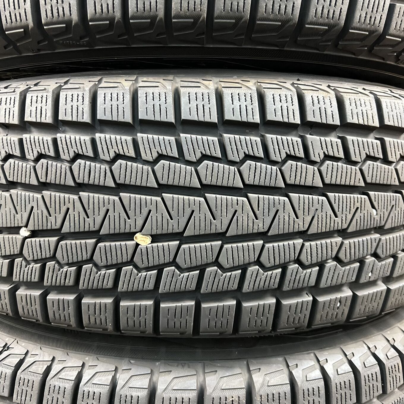 タイヤのみ]スタッドレスタイヤ 225/60R18 YOKOHAMA ICE GUARD G075 4