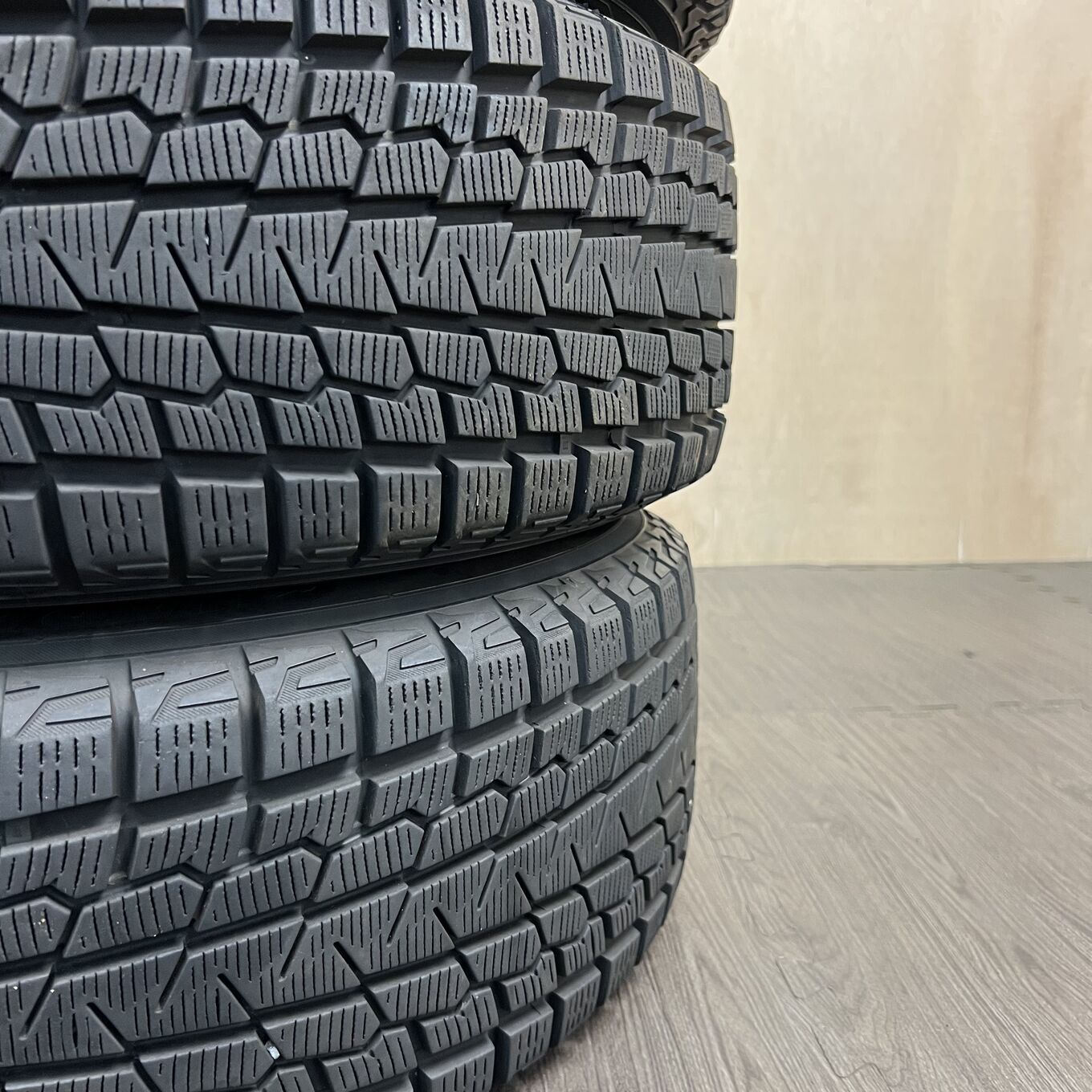 タイヤのみ]スタッドレスタイヤ 225/60R18 YOKOHAMA ICE GUARD G075 4