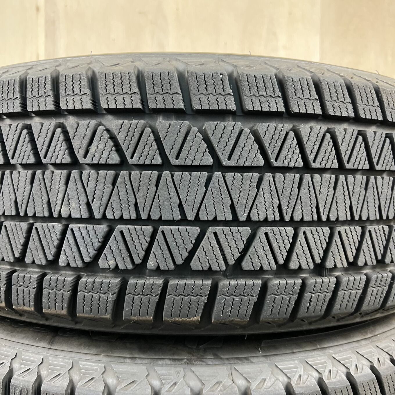 タイヤのみ]スタッドレスタイヤ 235/60R18 BRIDGESTONE BLIZZAK DM-V3 